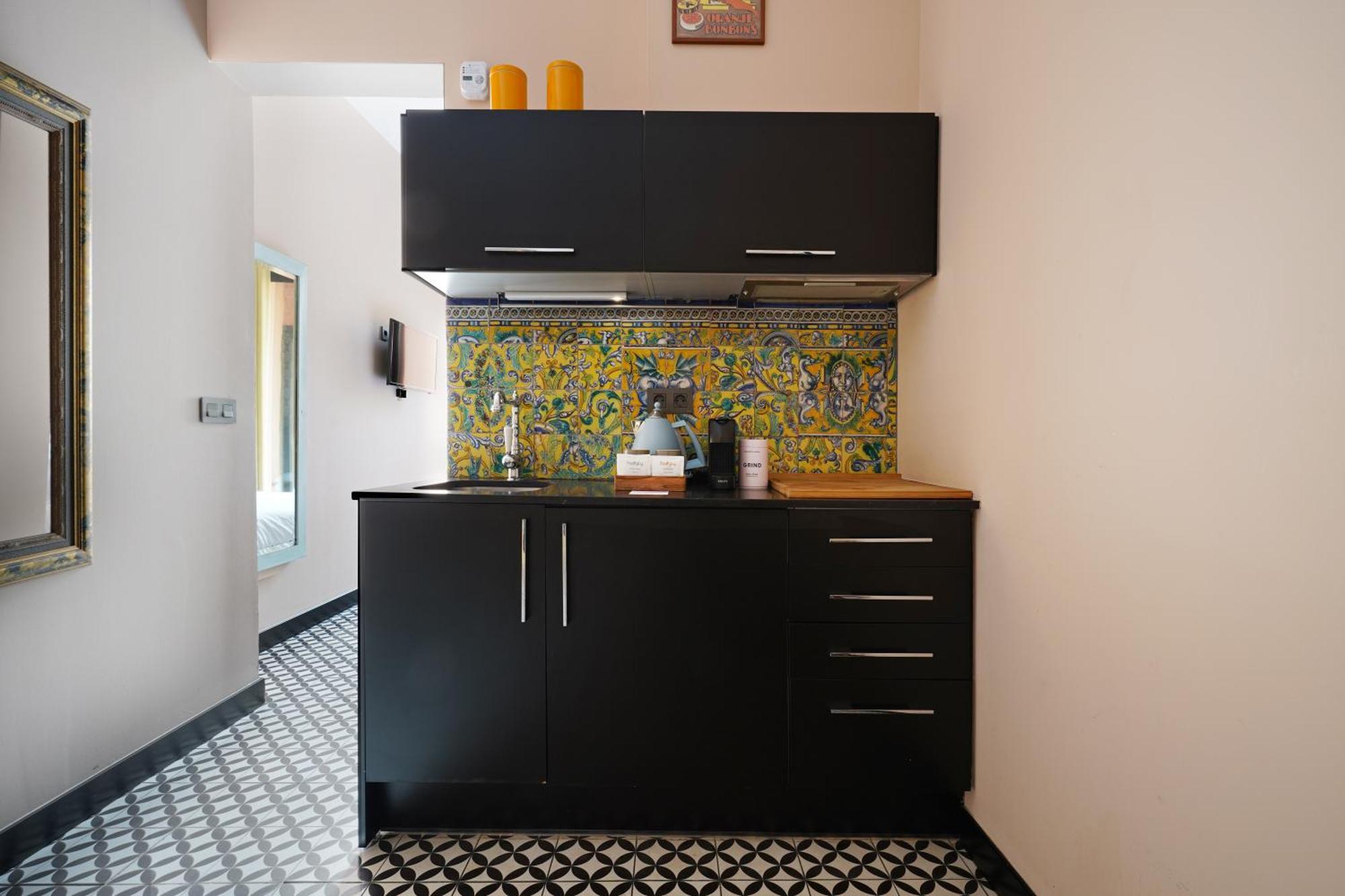 Medium Room Terrace