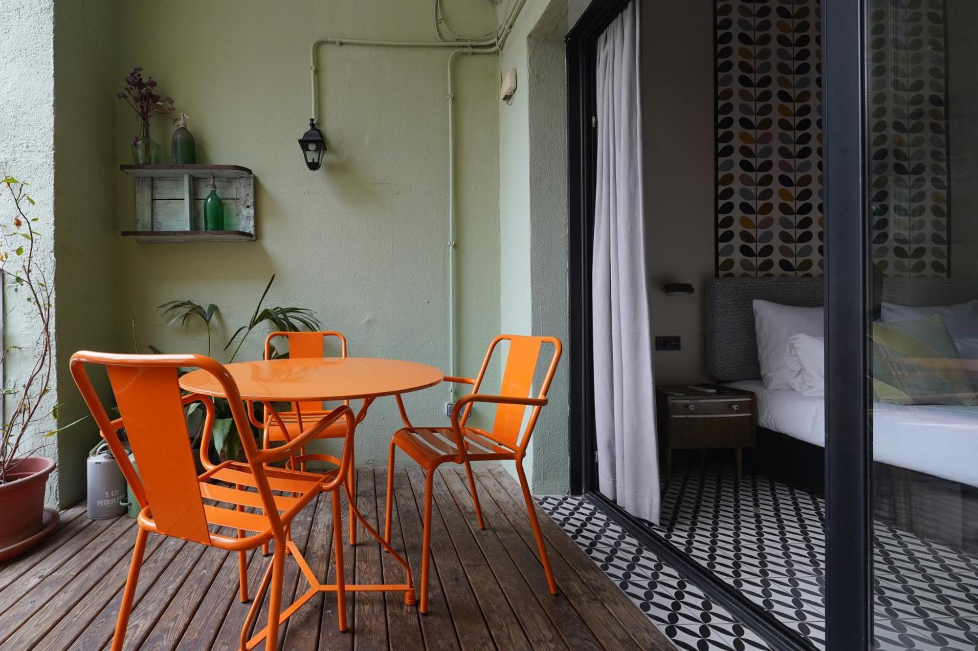 Medium Room Terrace
