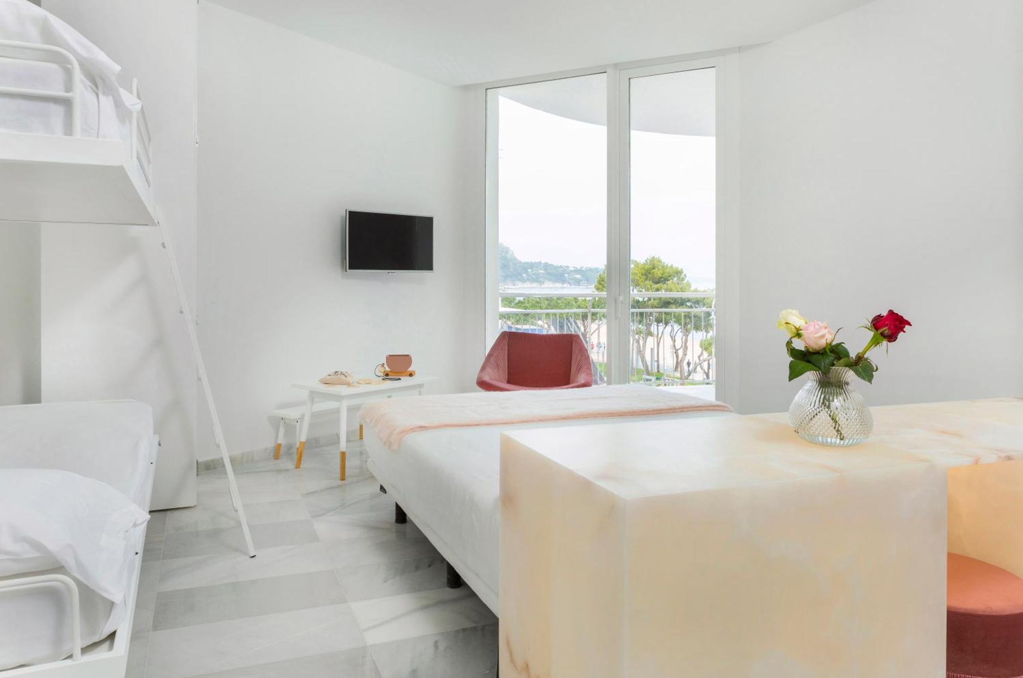 Double Room Lateral Sea View Balcony