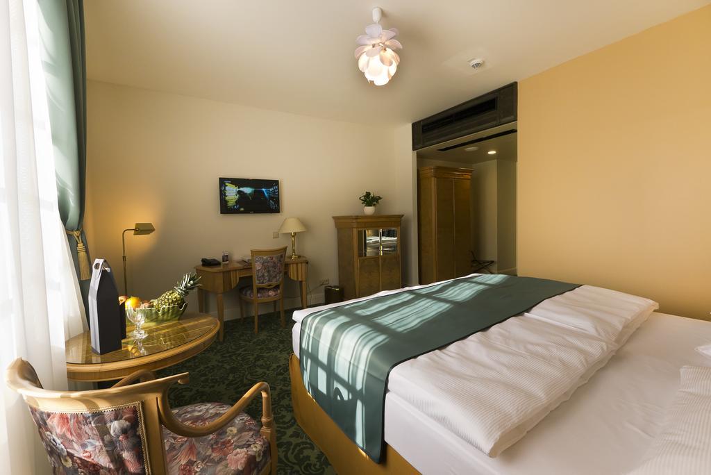 Classic Double Room