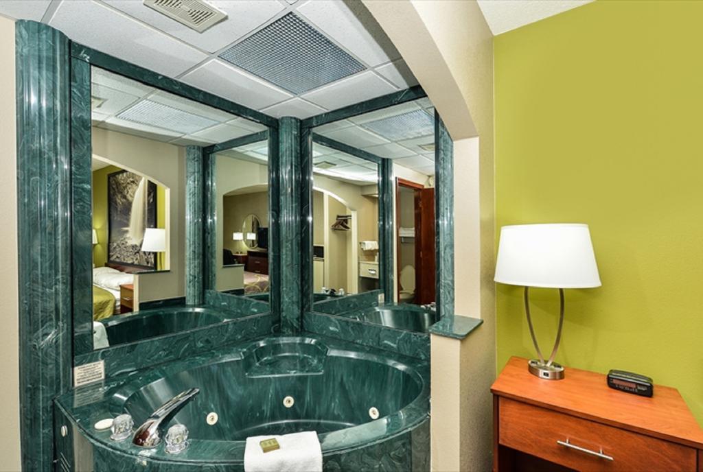 King Room Jacuzzi Non-Smoking