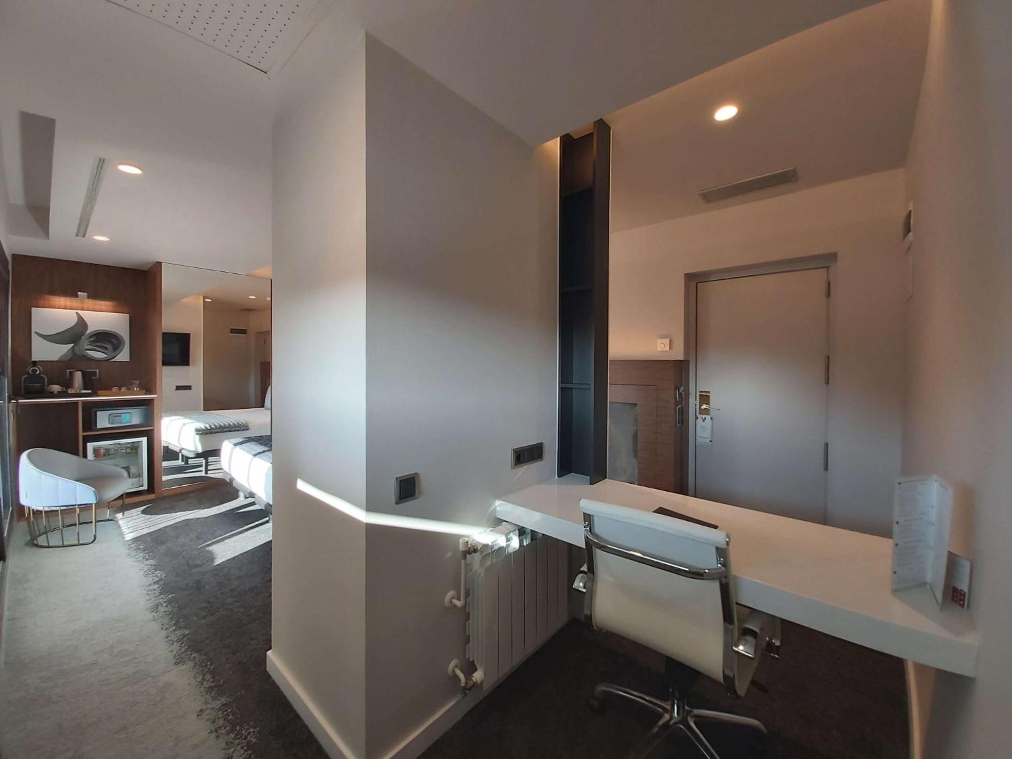 Superior King Suite