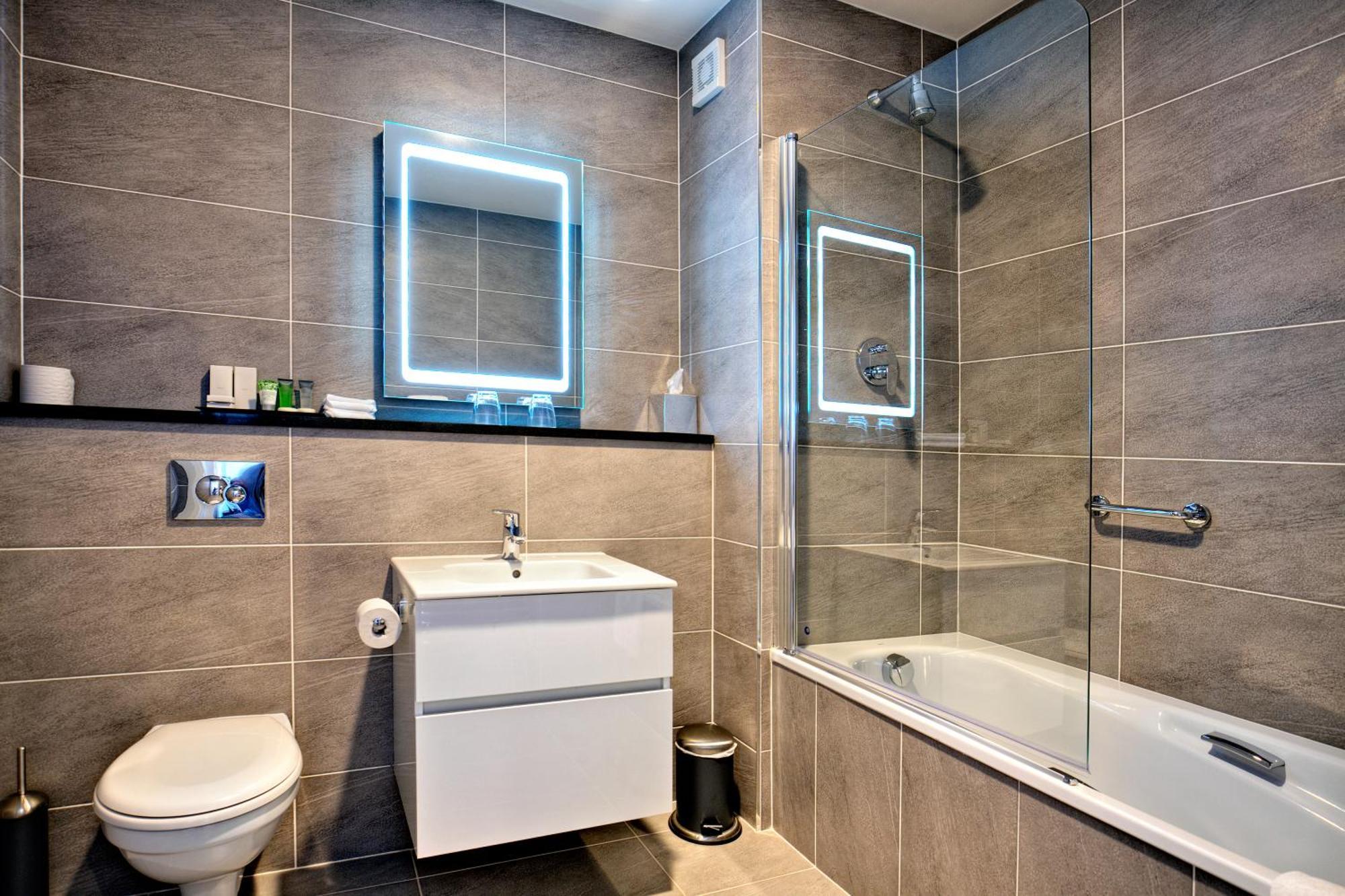 Classic Double/Single Room,109717929:JPEG