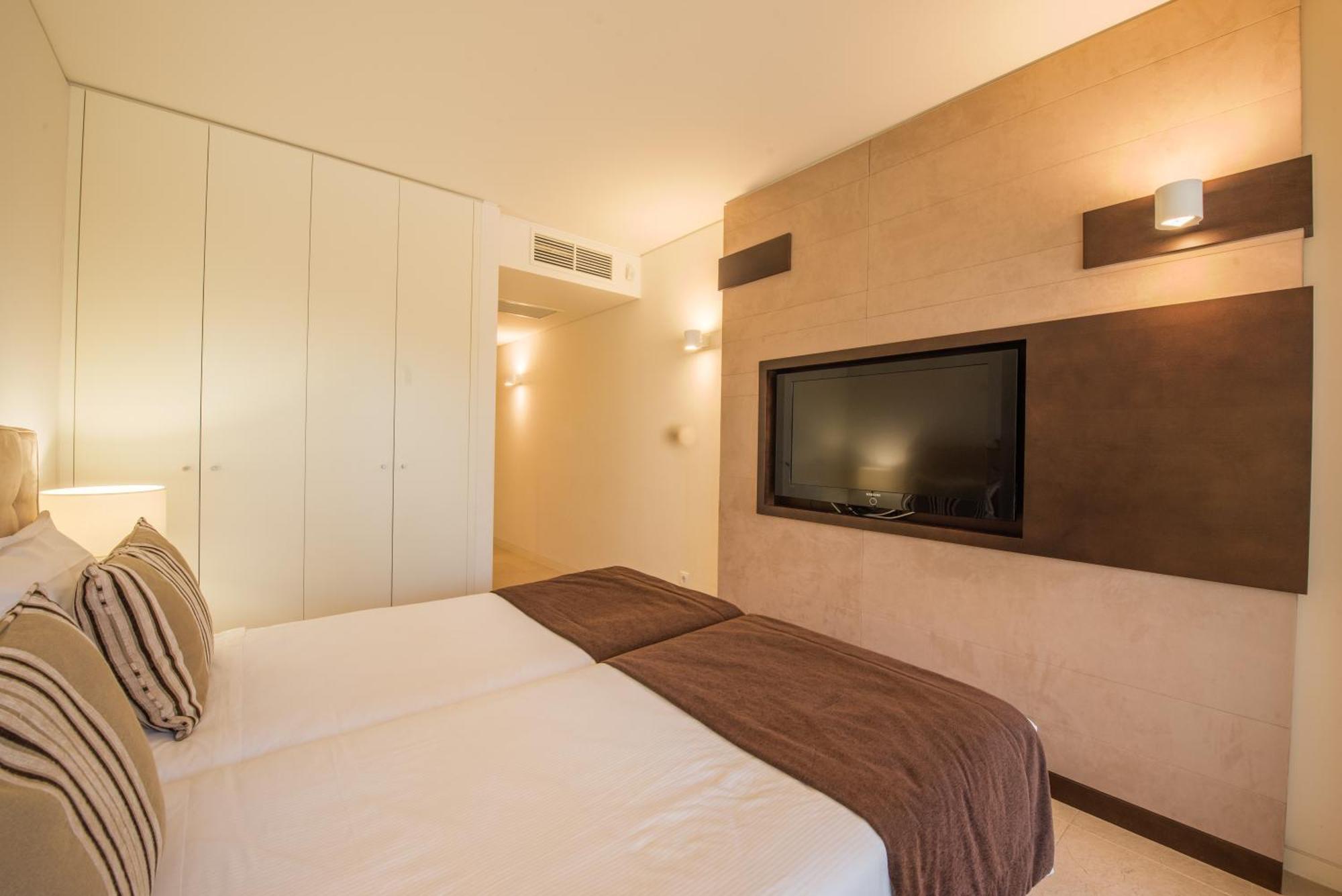 Three-Bedroom Apartment,1433083336:JPEG