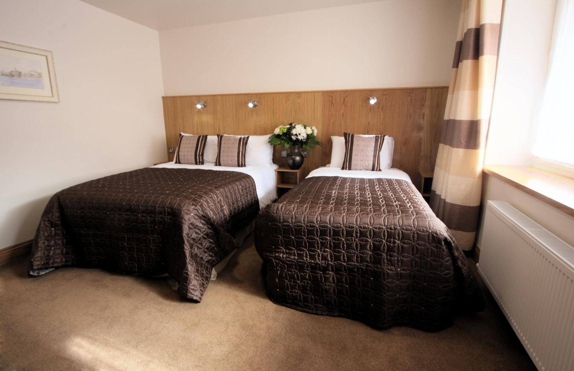 Twin Room,1433182297:JPEG