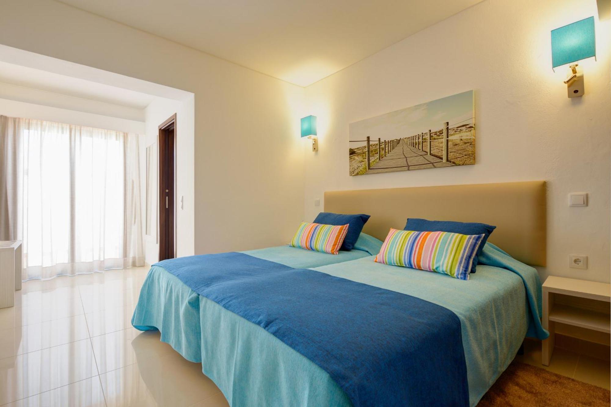 Deluxe Three-Bedroom Apartment Sea View,1433289817:JPEG