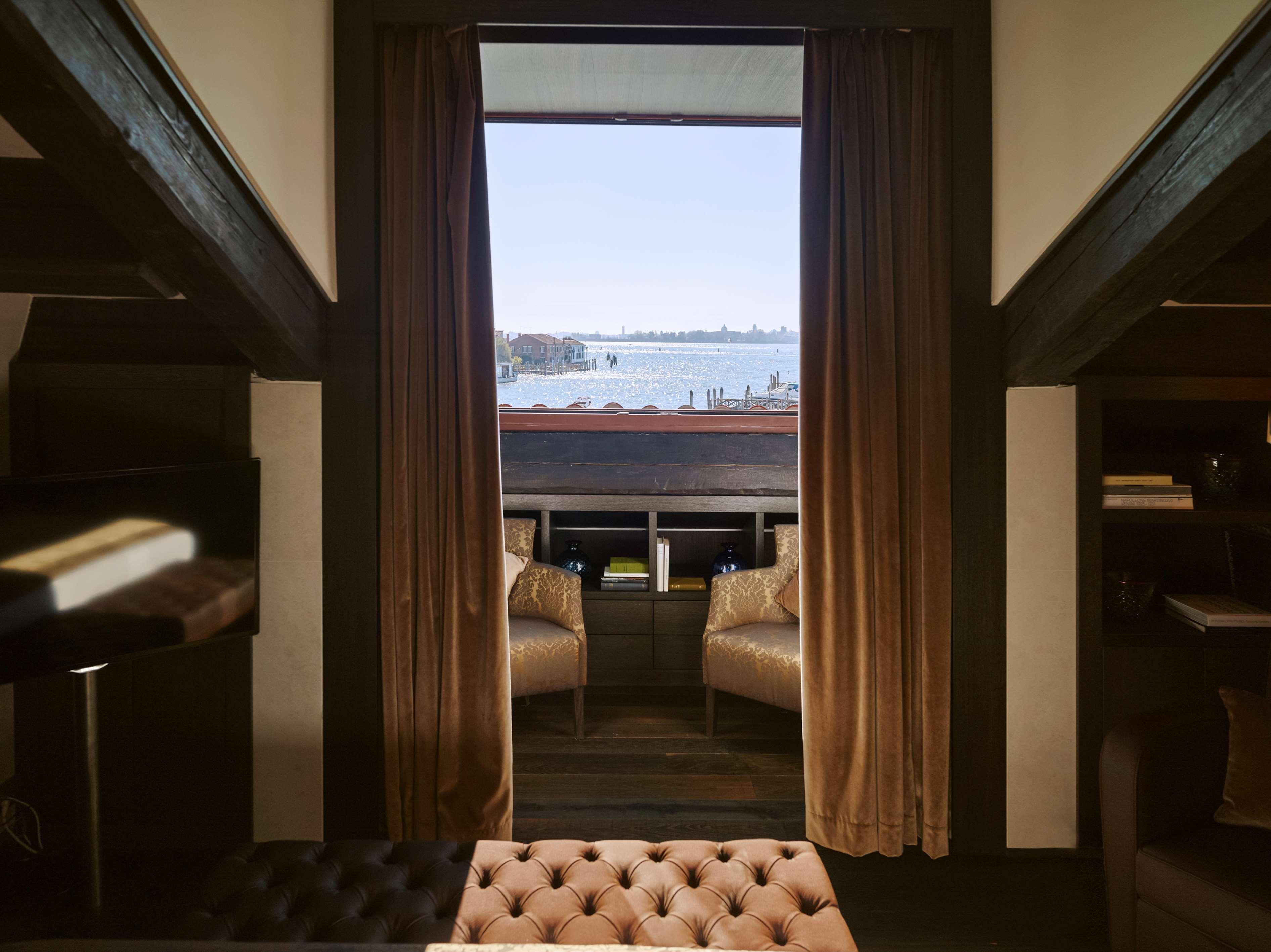 Suite Canal View,1557302485:JPEG