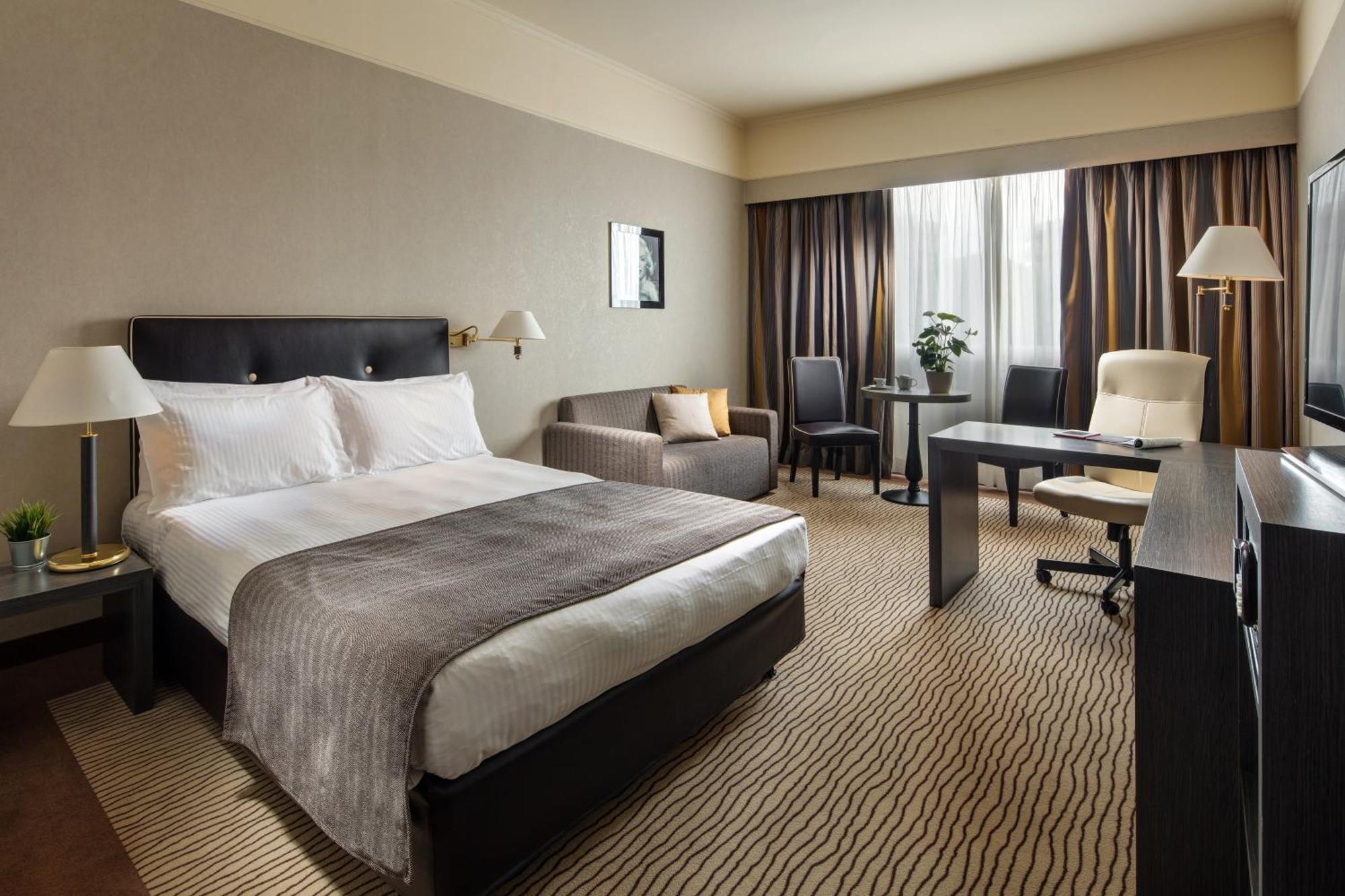 Premium Queen Room