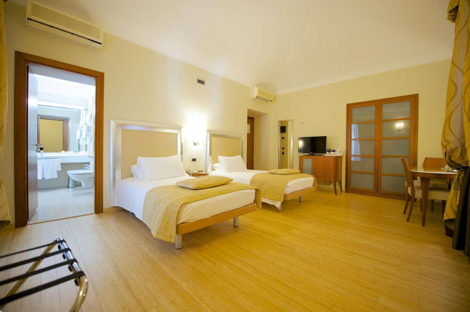 Standard Twin Room,669855570:JPEG