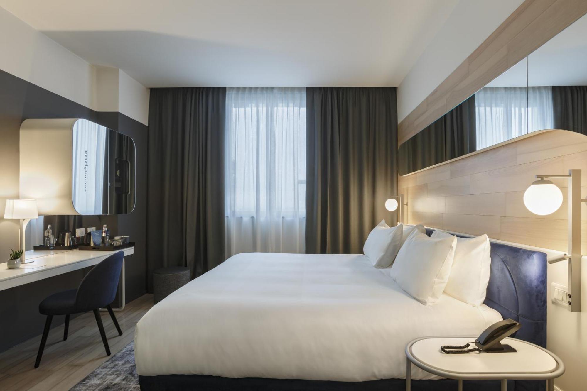 Standard King Room Accessible