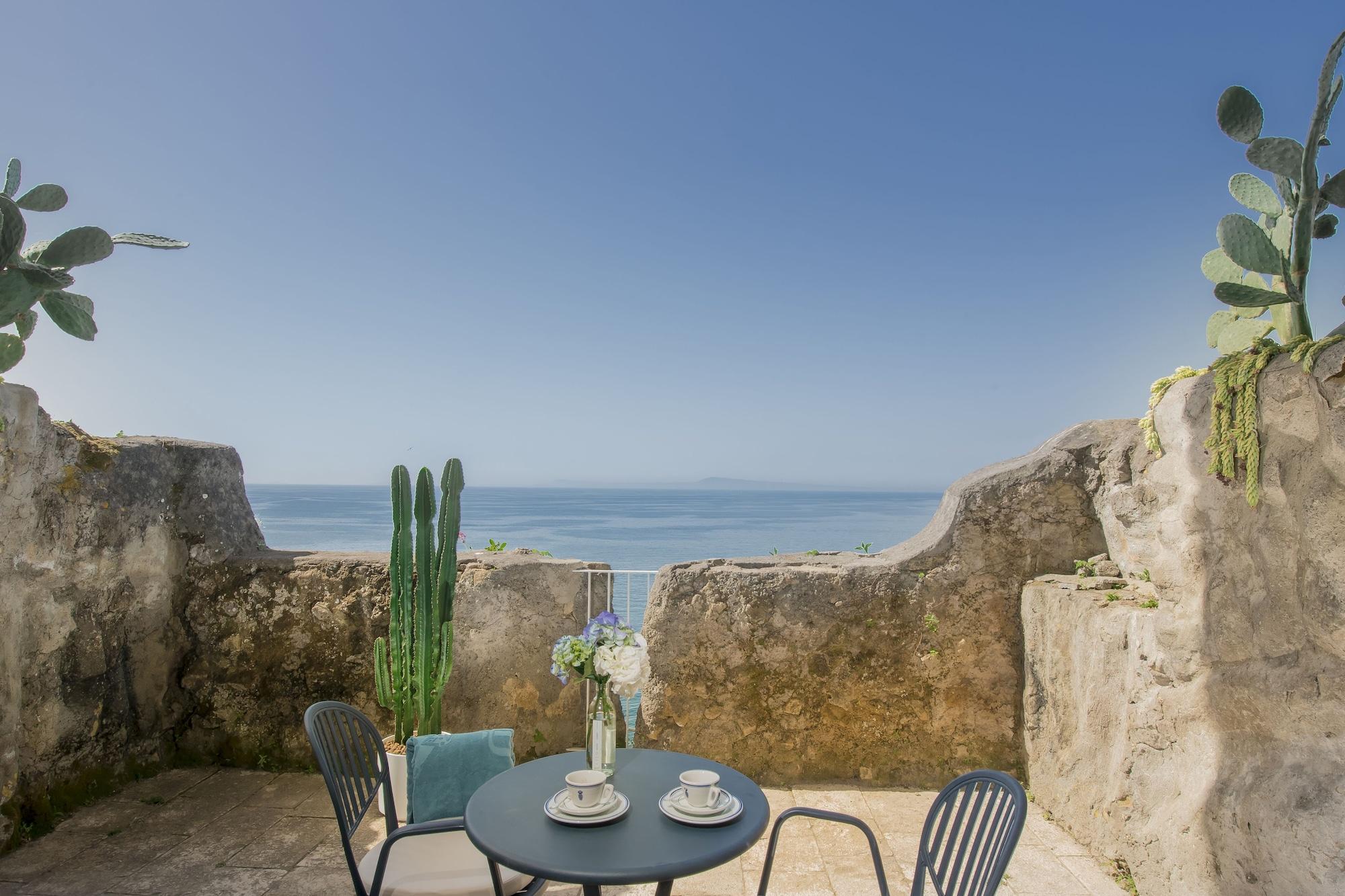 Deluxe Double or Twin Room Sea View