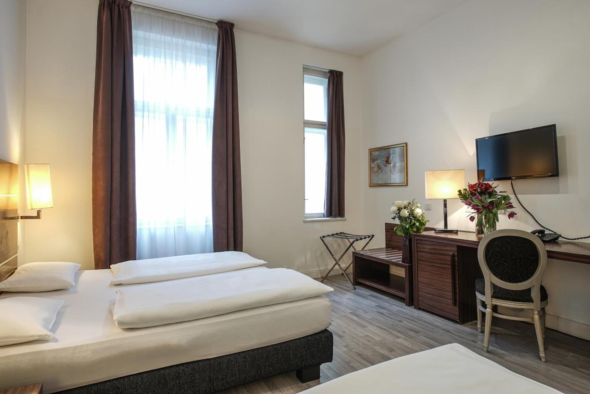 Triple Room,1433514388:JPEG