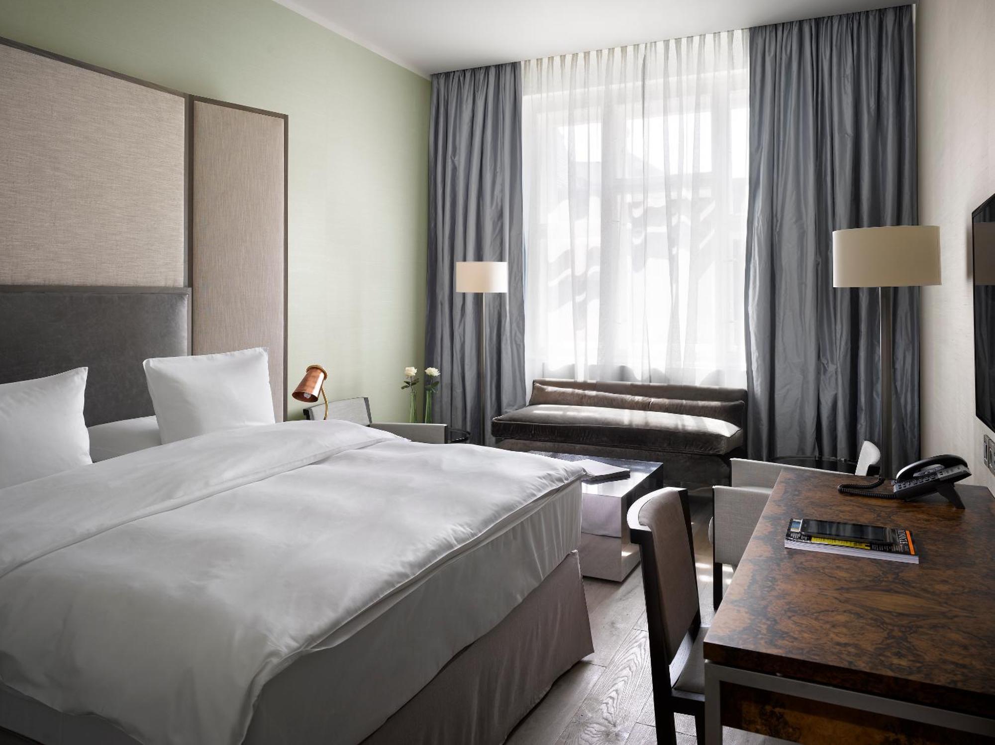 Deluxe Junior Suite Lounge Wellness Access