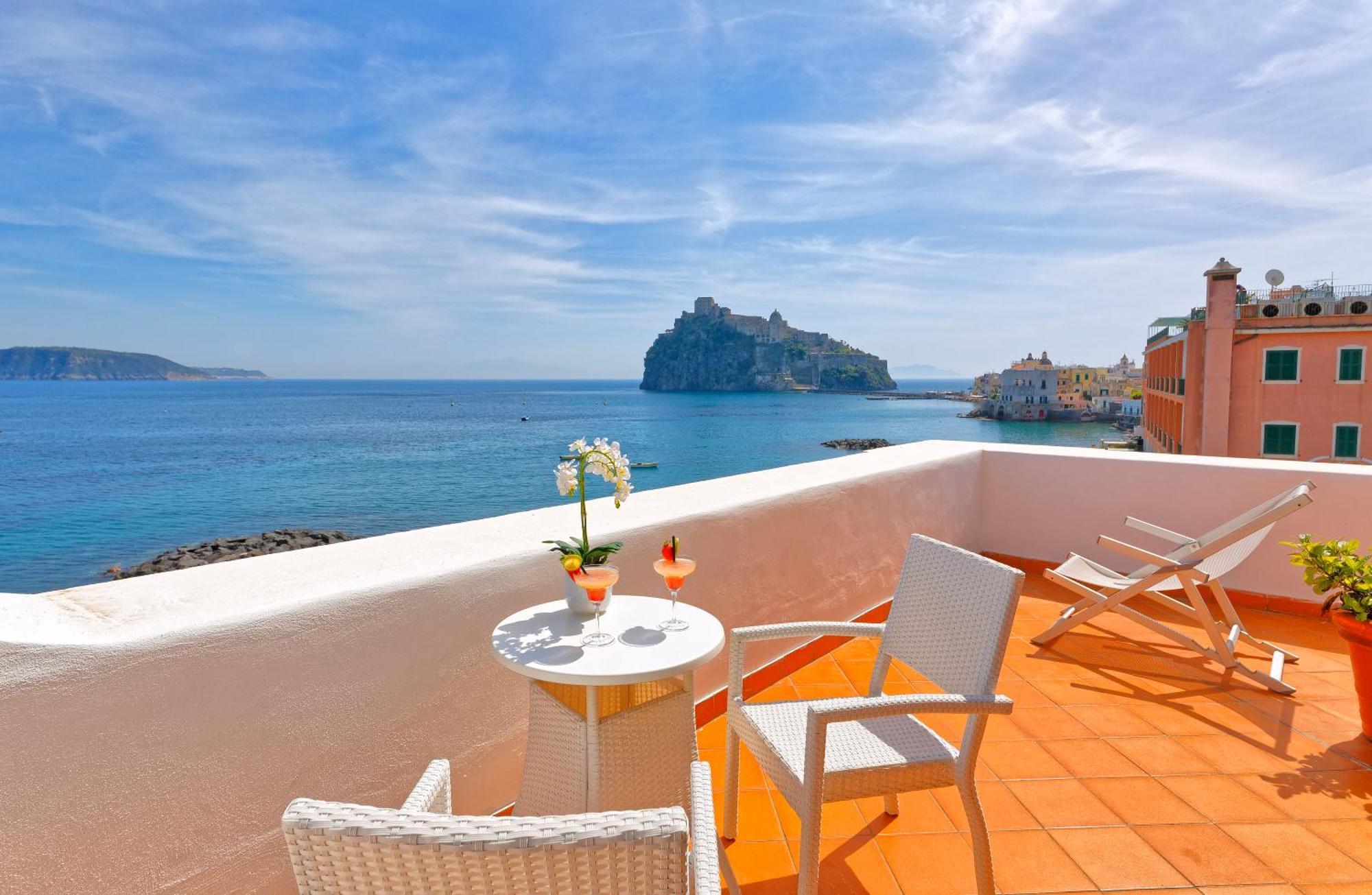 Deluxe Double or Twin Room Sea View