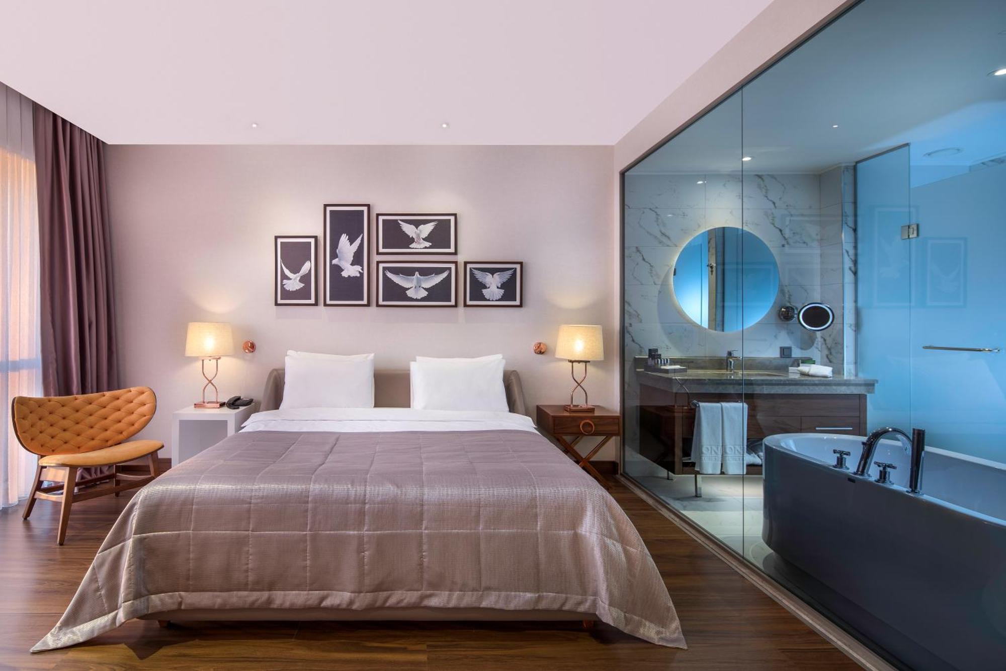 Executive King Room Bath