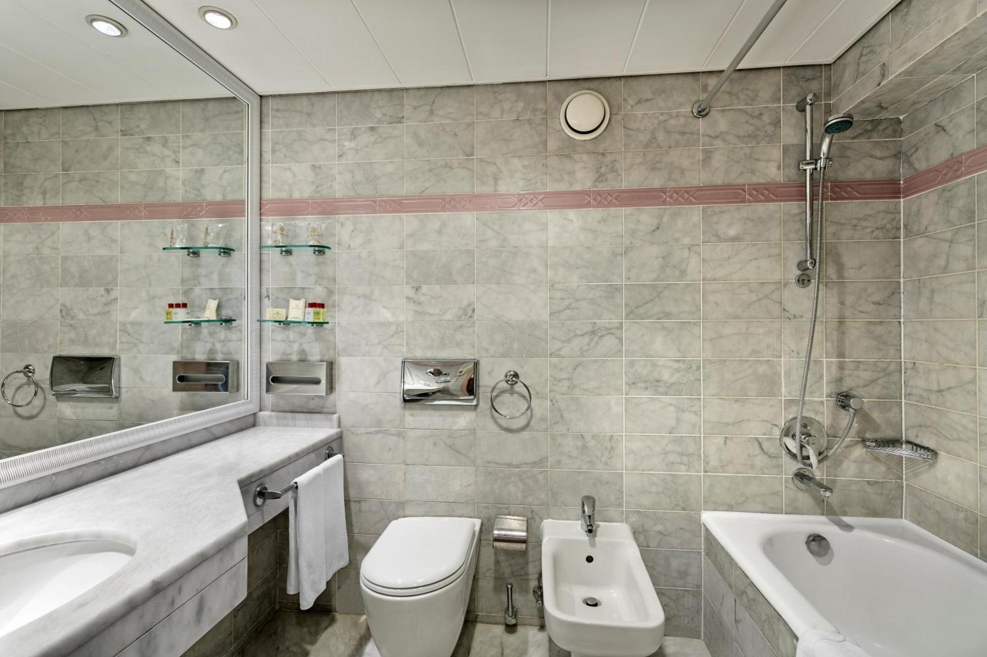 Standard Double or Twin Room,1433871637:JPEG