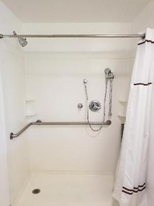 2 Queen Beds Mobility Accessible Roll Shower