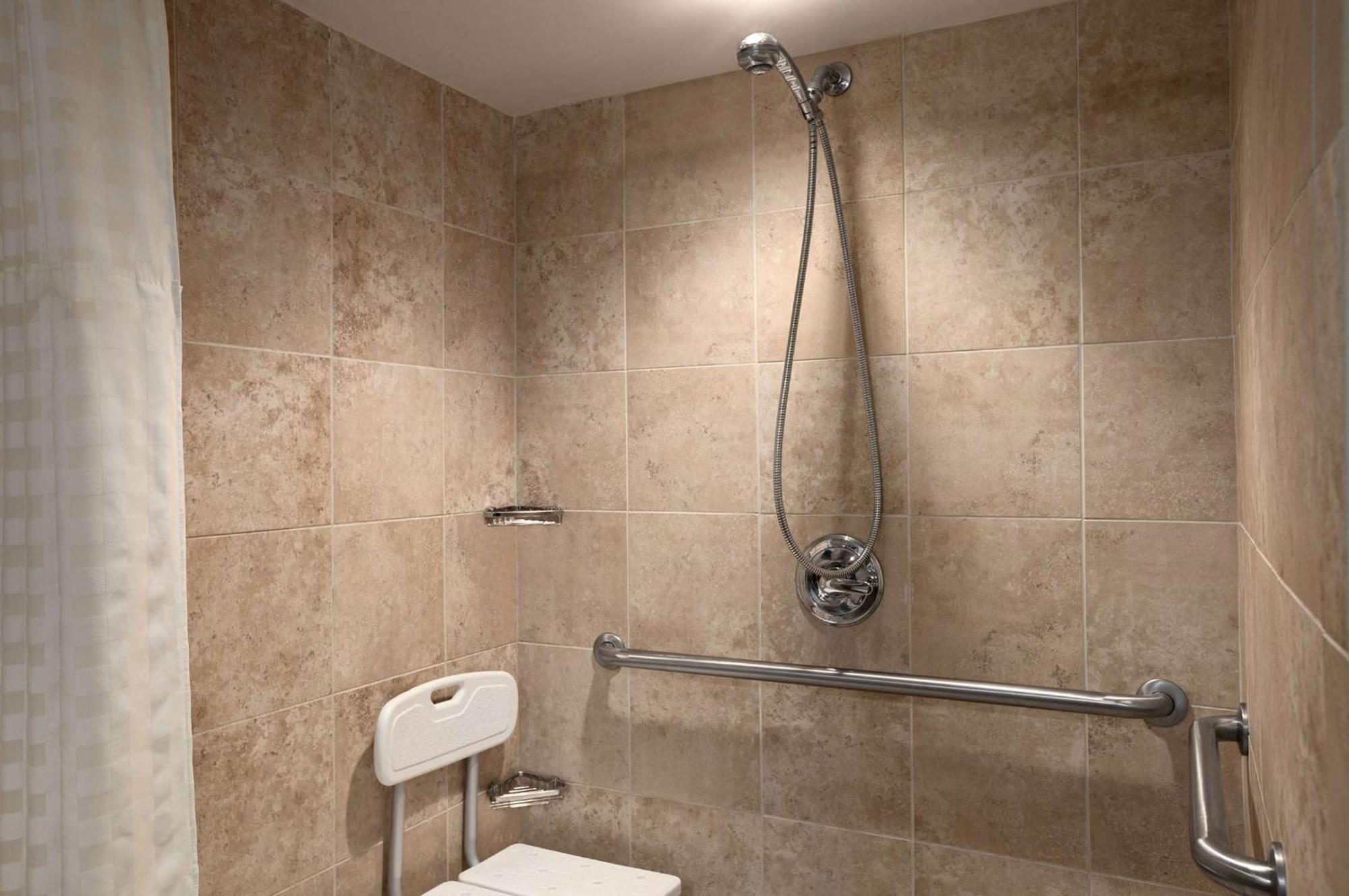 One-Bedroom King Suite Roll Shower Mobility Access or Non-Smoking,1548838726:JPEG