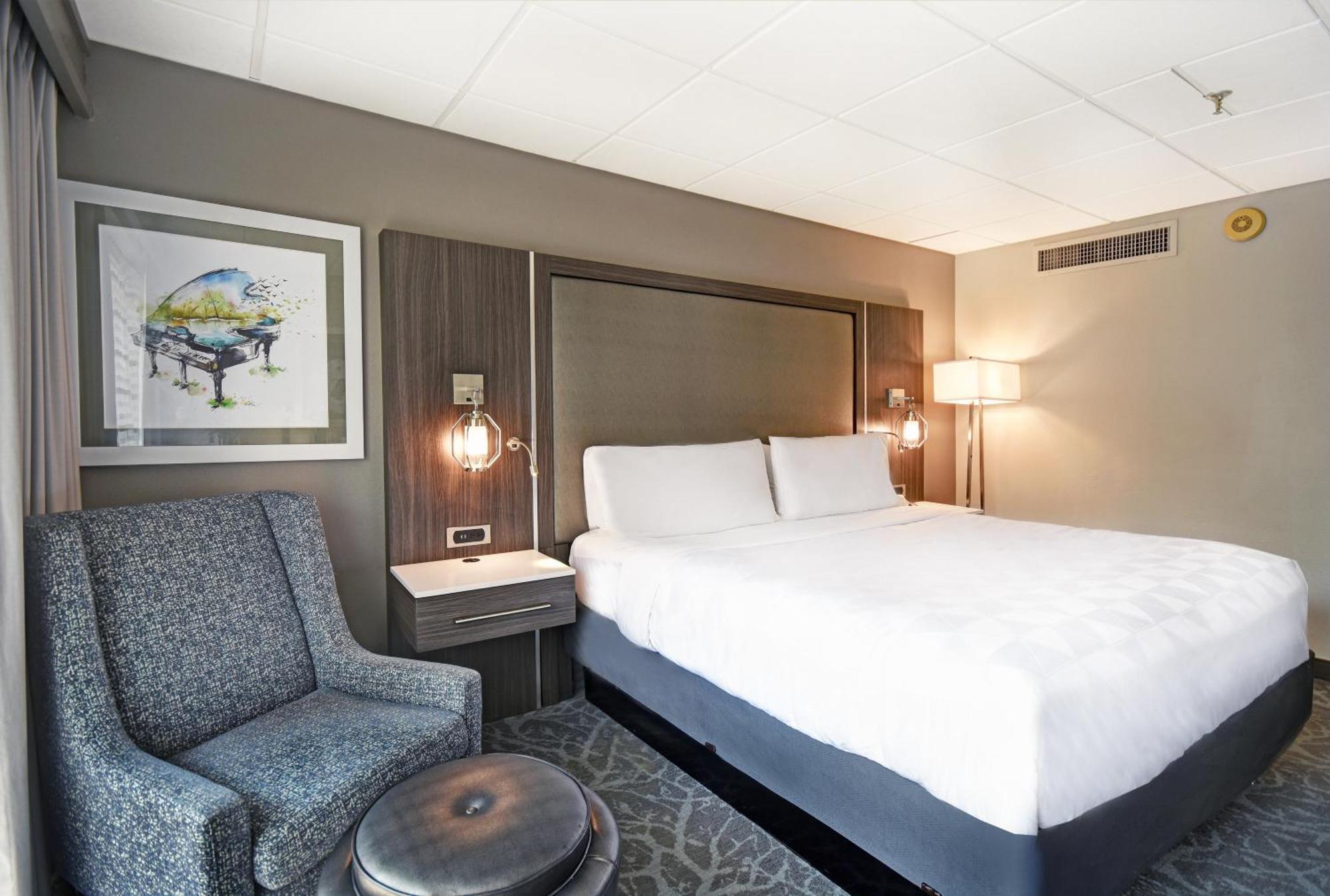 Standard King Room City View