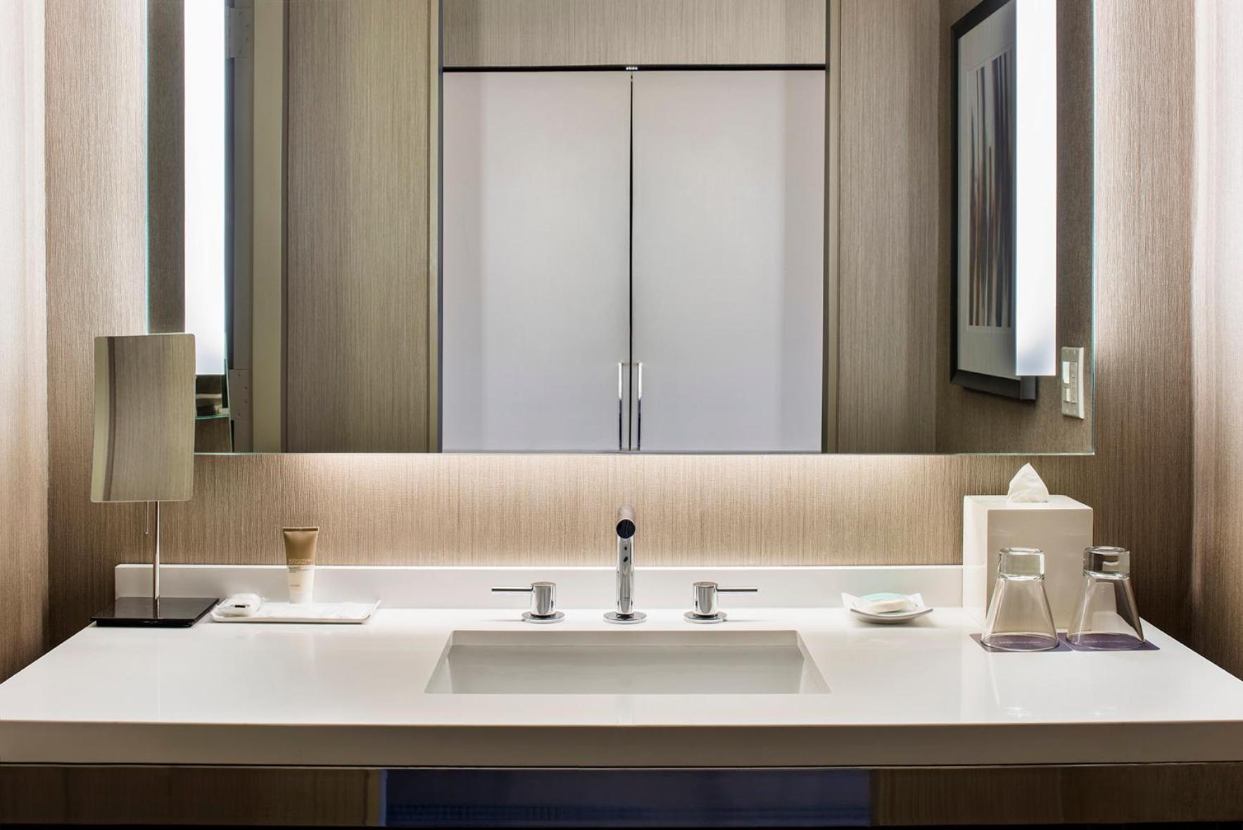 Queen Room One Double Beds Shower Mobility Accessible