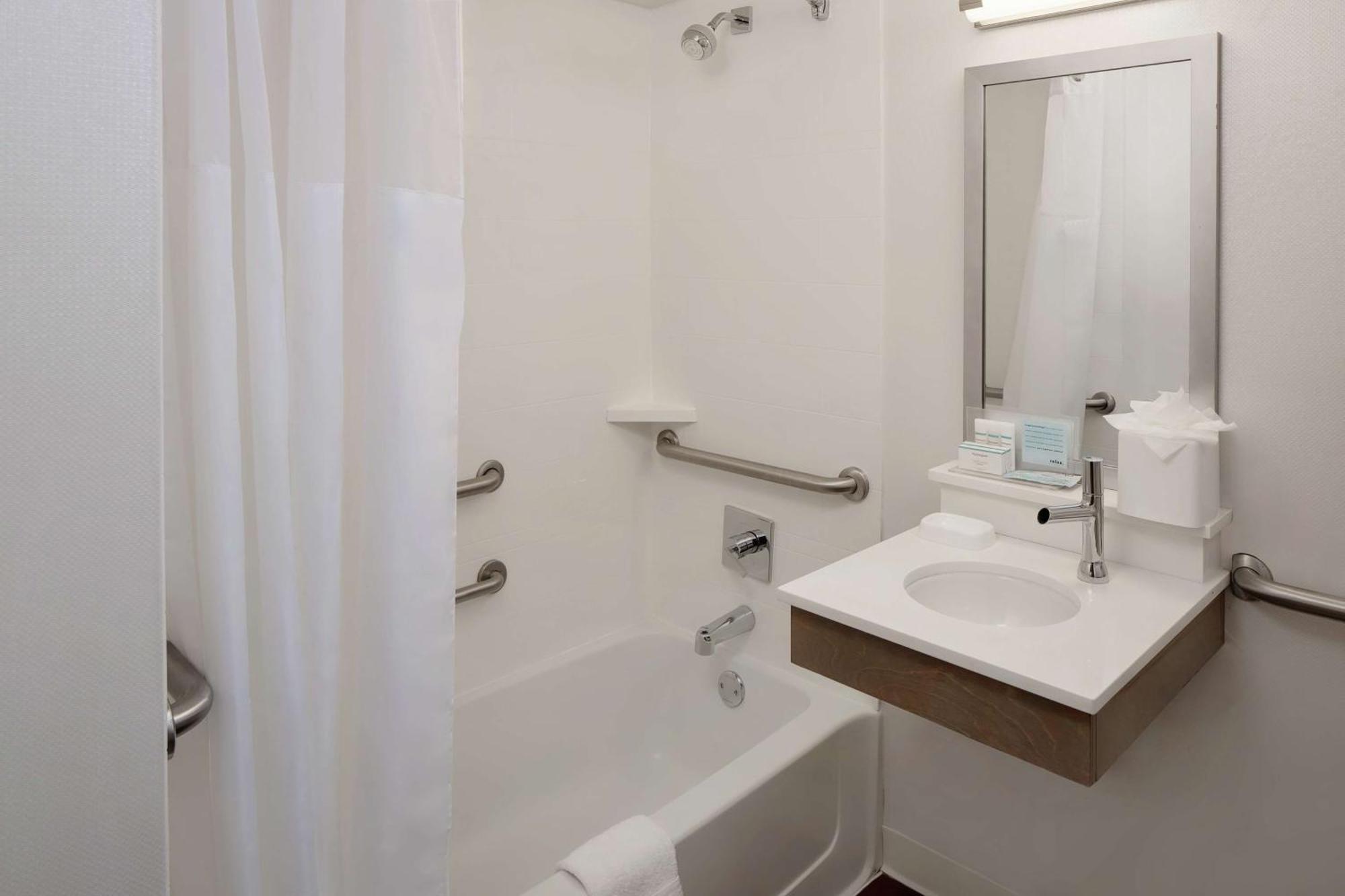 King Room - Mobility Access/Non-Smoking