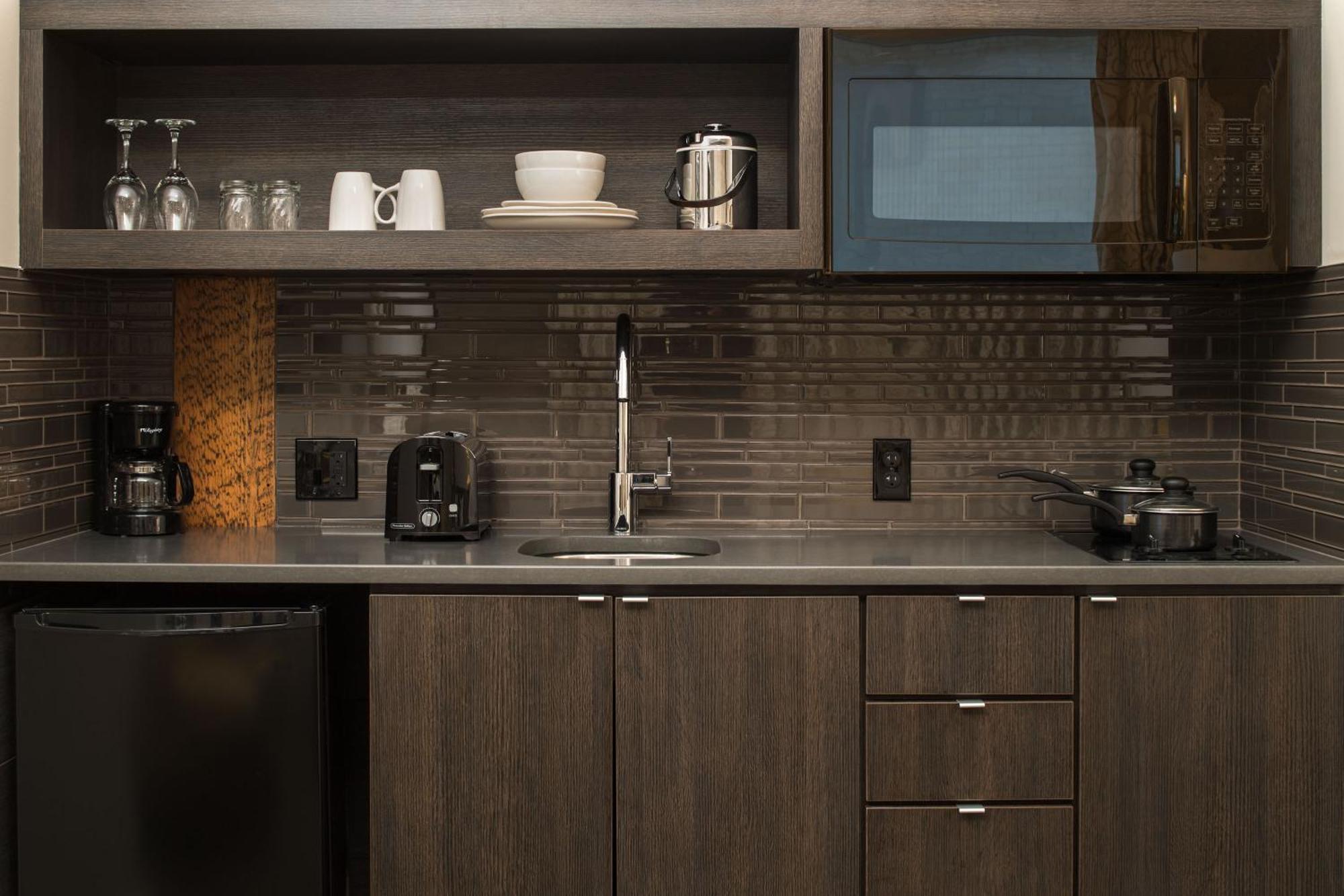 Deluxe King Room Kitchen