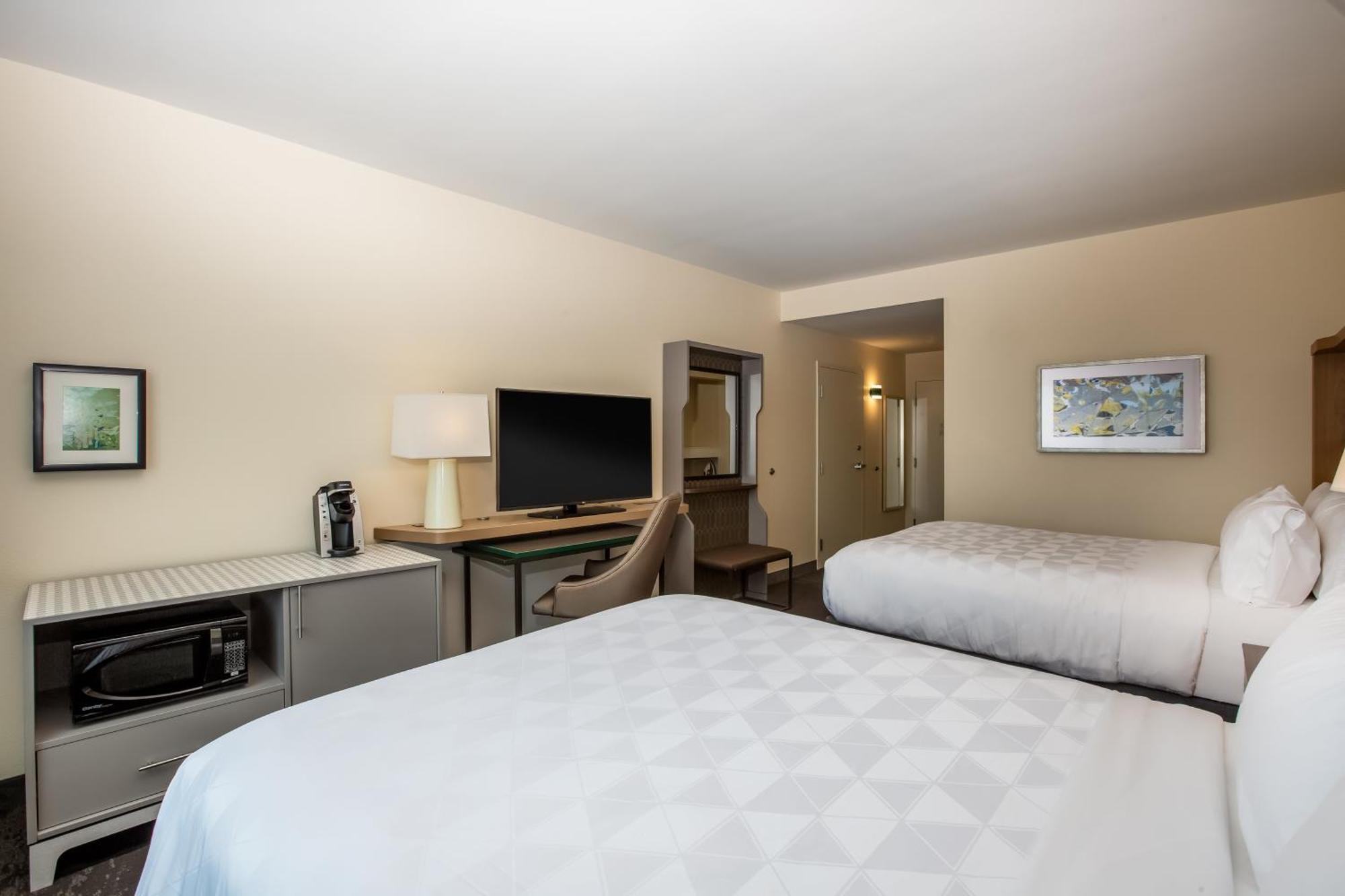 Standard Room Two Queen Beds Communications Accessible Tub