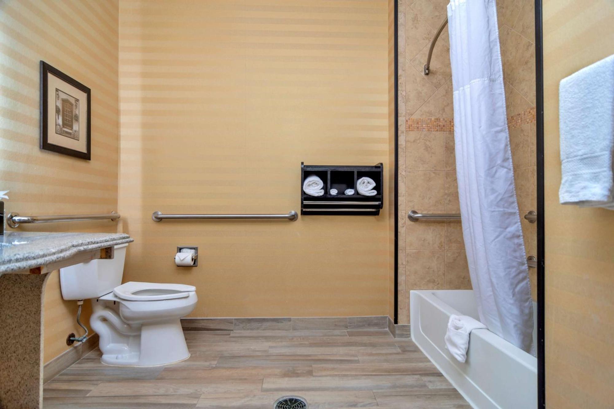 King Room Accessible Tub Mobility Hearing Access or Non-Smoking
