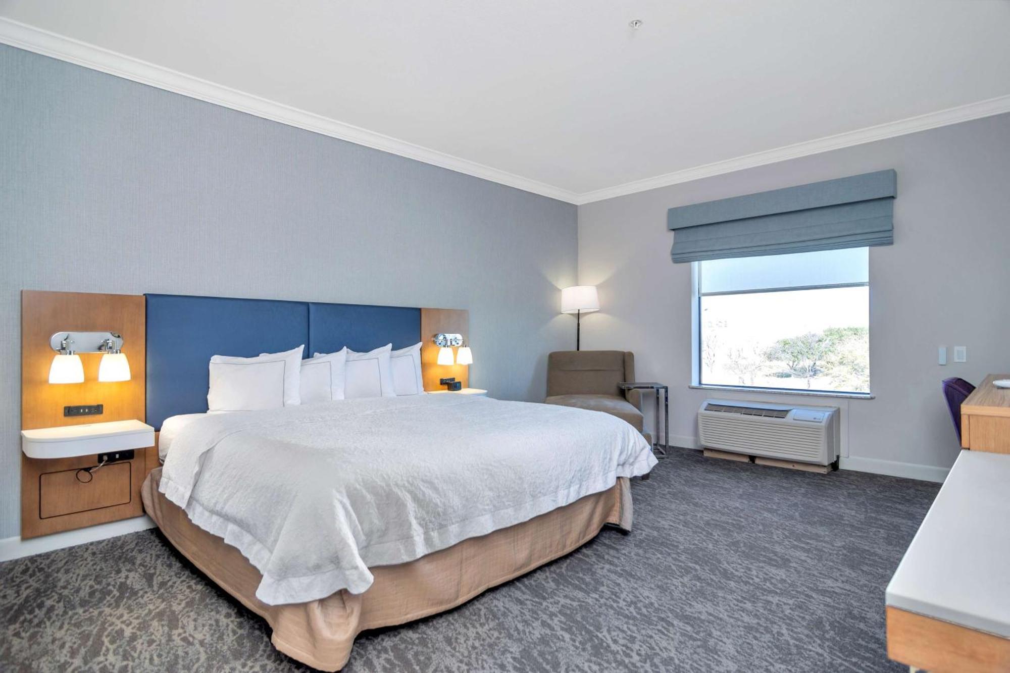 King Room Accessible Tub Mobility Hearing Access or Non-Smoking