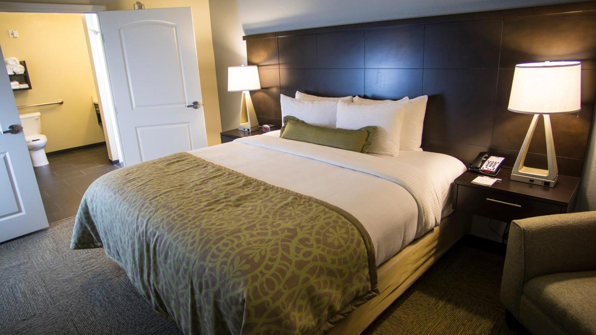 King Room Accessible Roll Shower Non-Smoking