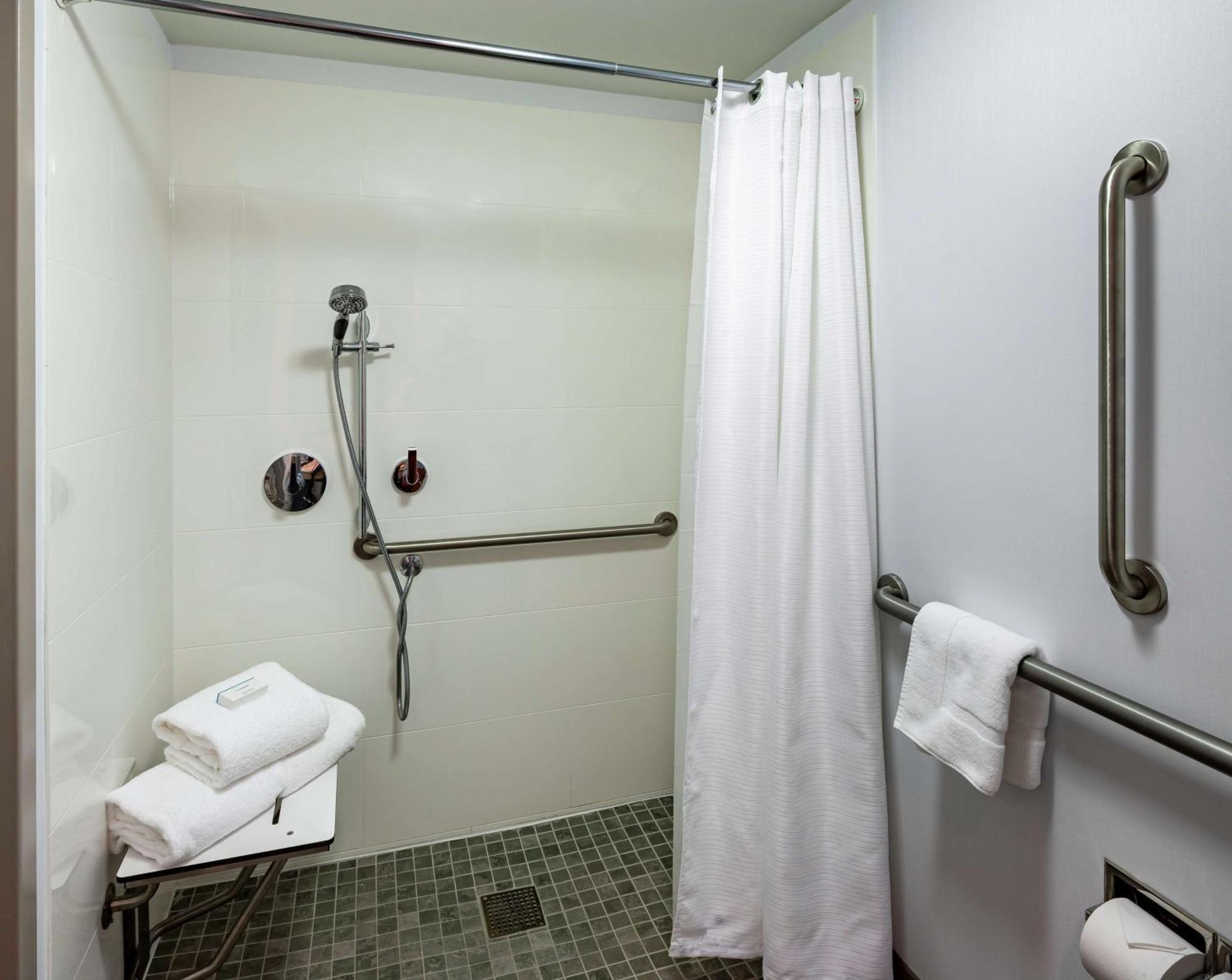 King Room with Accessible Tub - Mobility Access