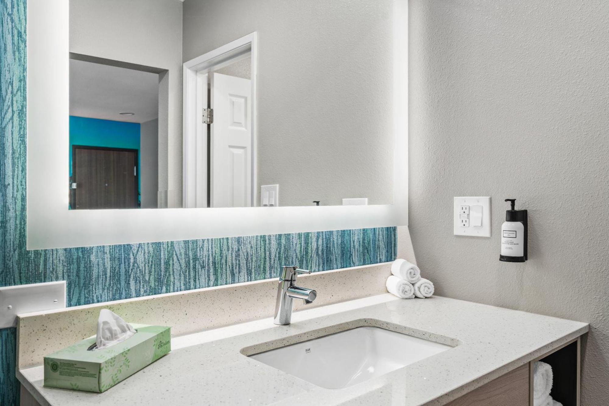 Double Queen Accessible Room a Roll Shower