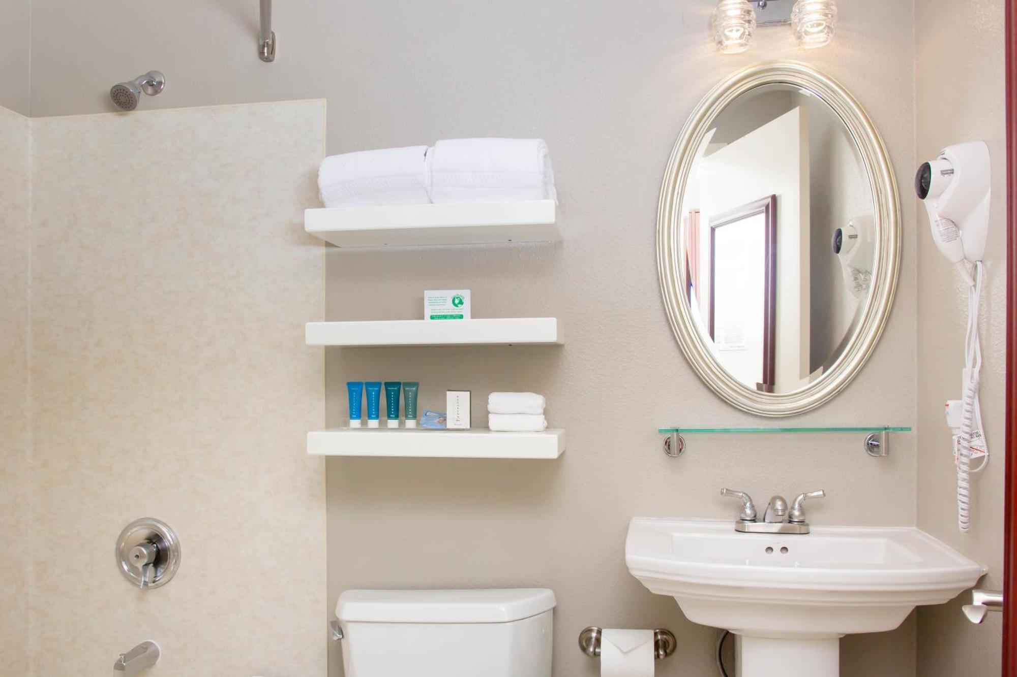 Petite Queen Room