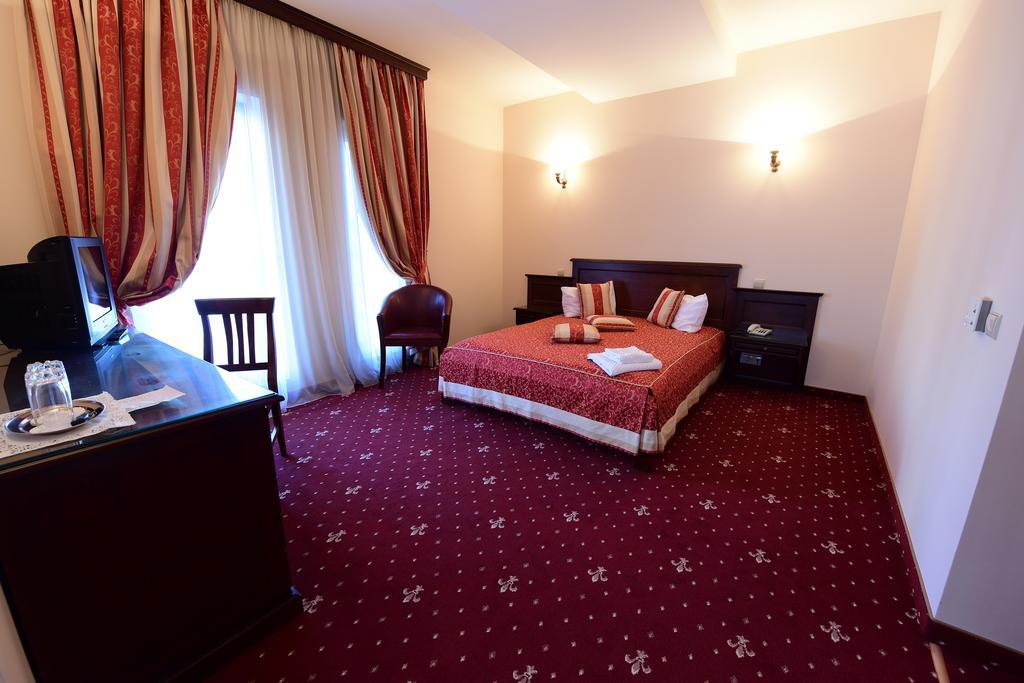 Double Room,826465733:JPEG