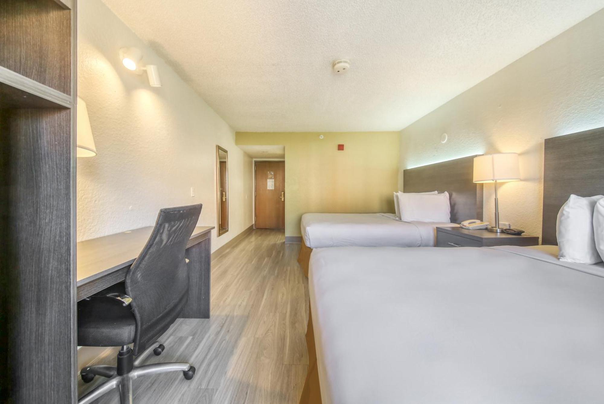 Queen Room Two Queen Beds Non-Smoking