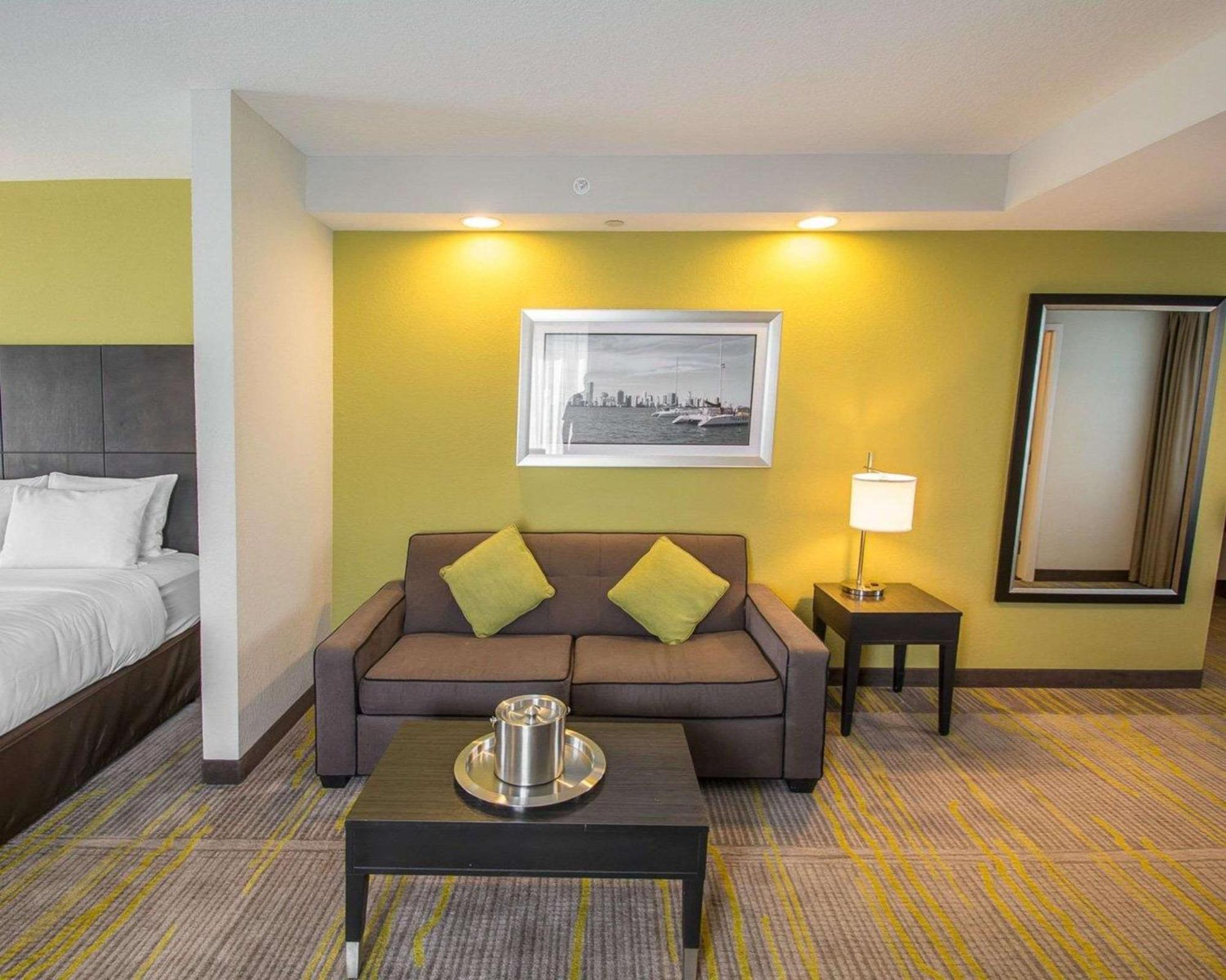 Queen Suite Disability Access or Non-Smoking