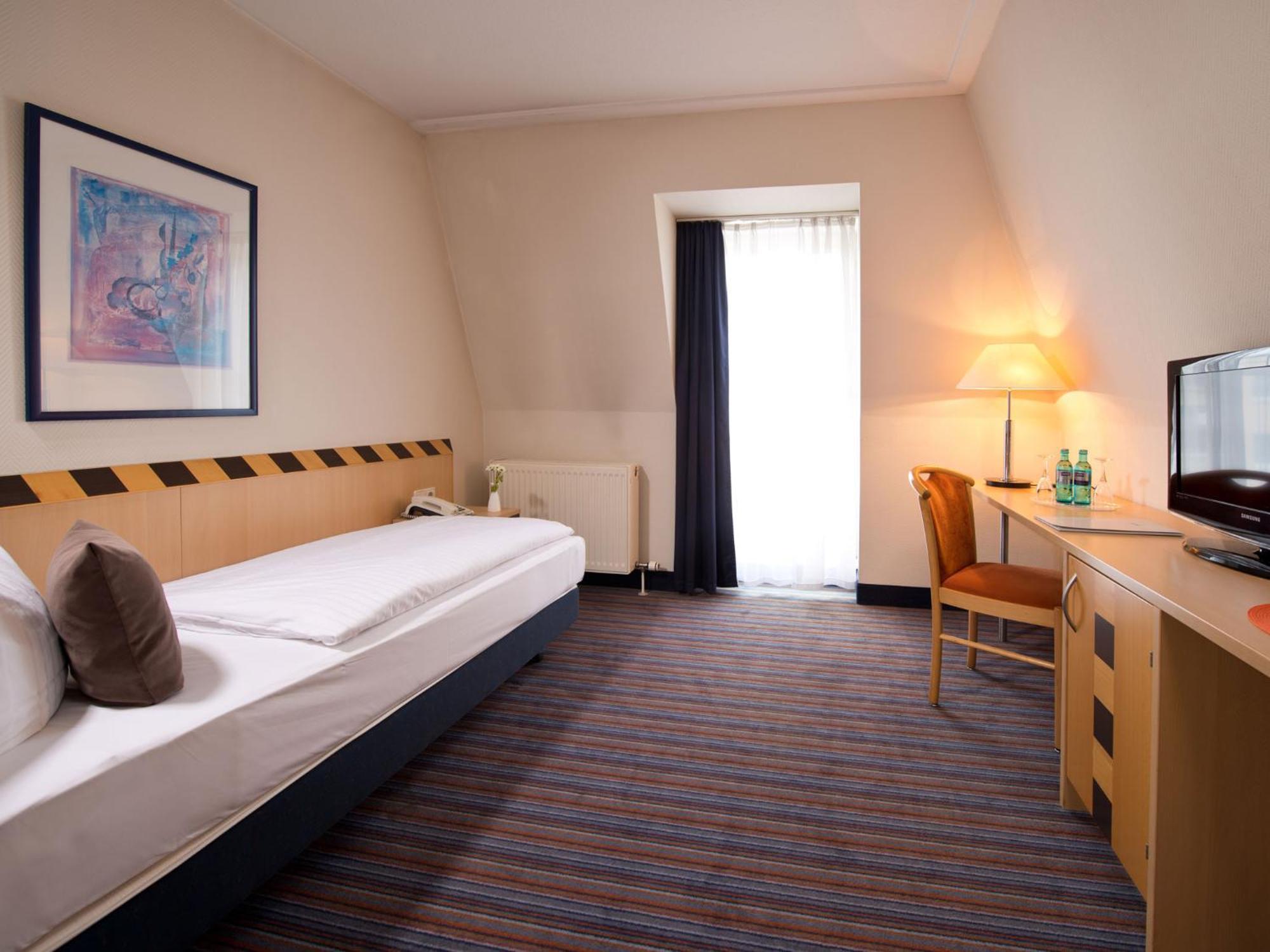 Single Room,1729982701:JPEG