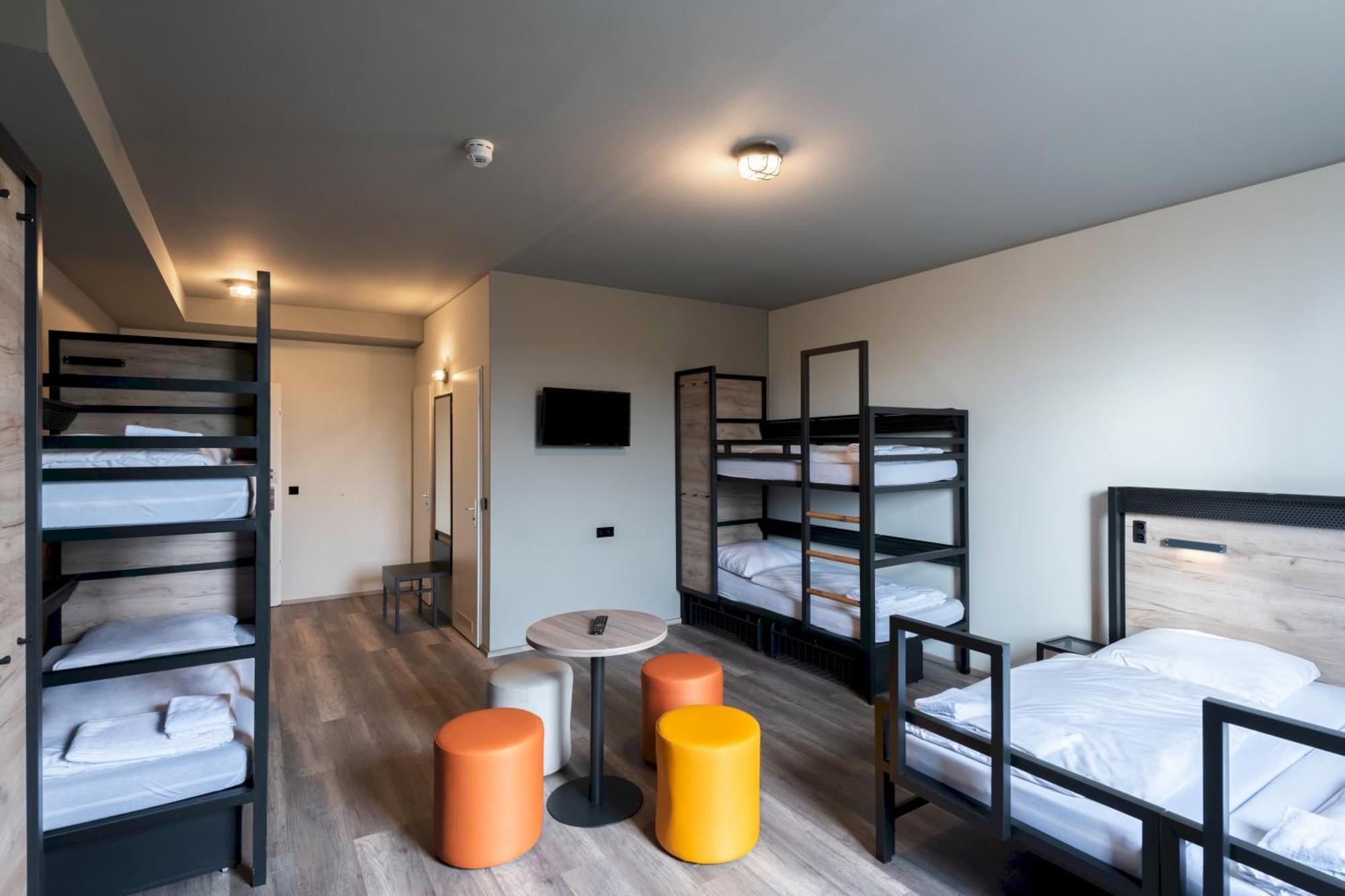 Six-Bed Room,1435837957:JPEG