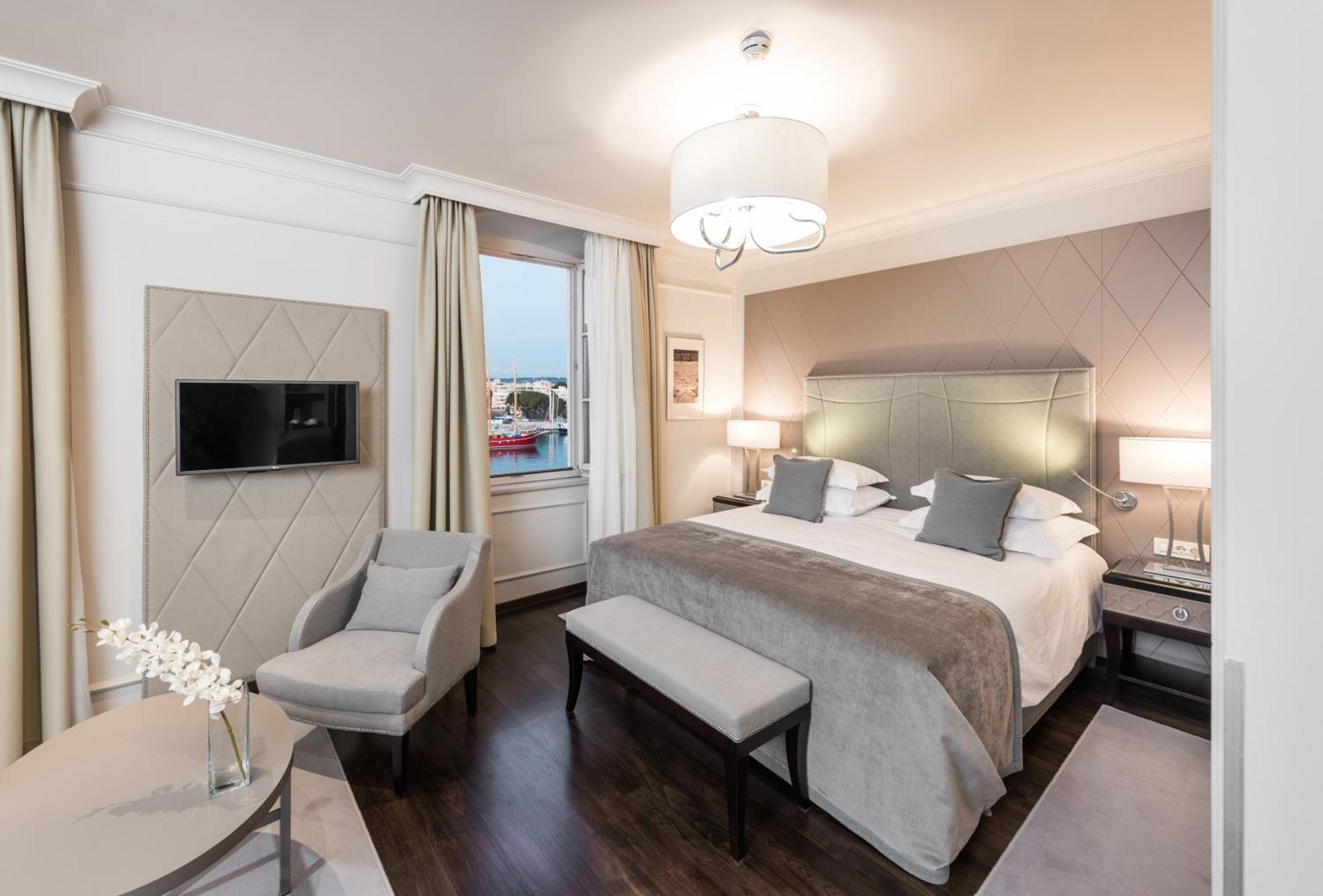 Deluxe Room,1018313059:JPEG