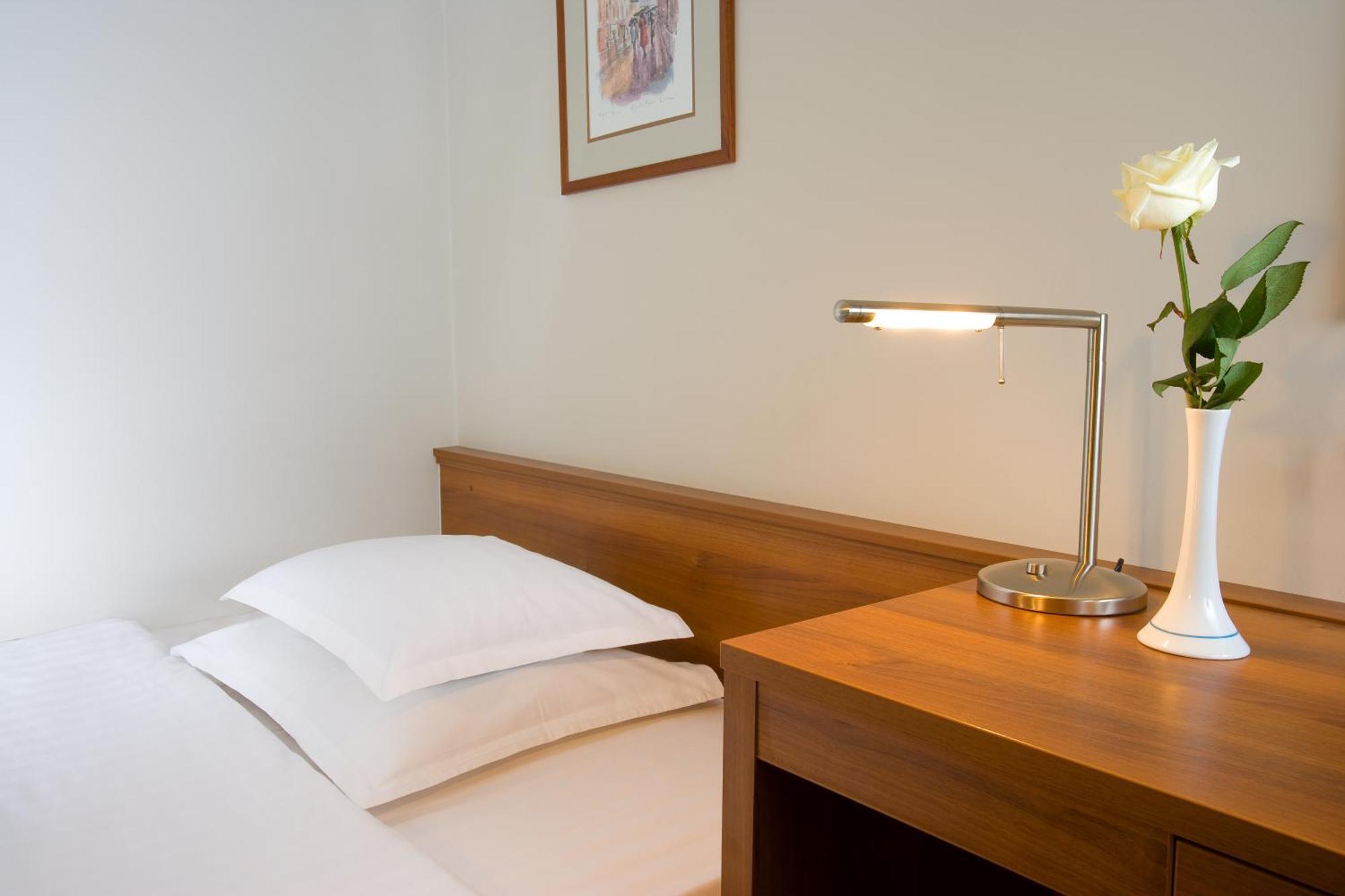 Standard Double or Twin Room,368693641:JPEG