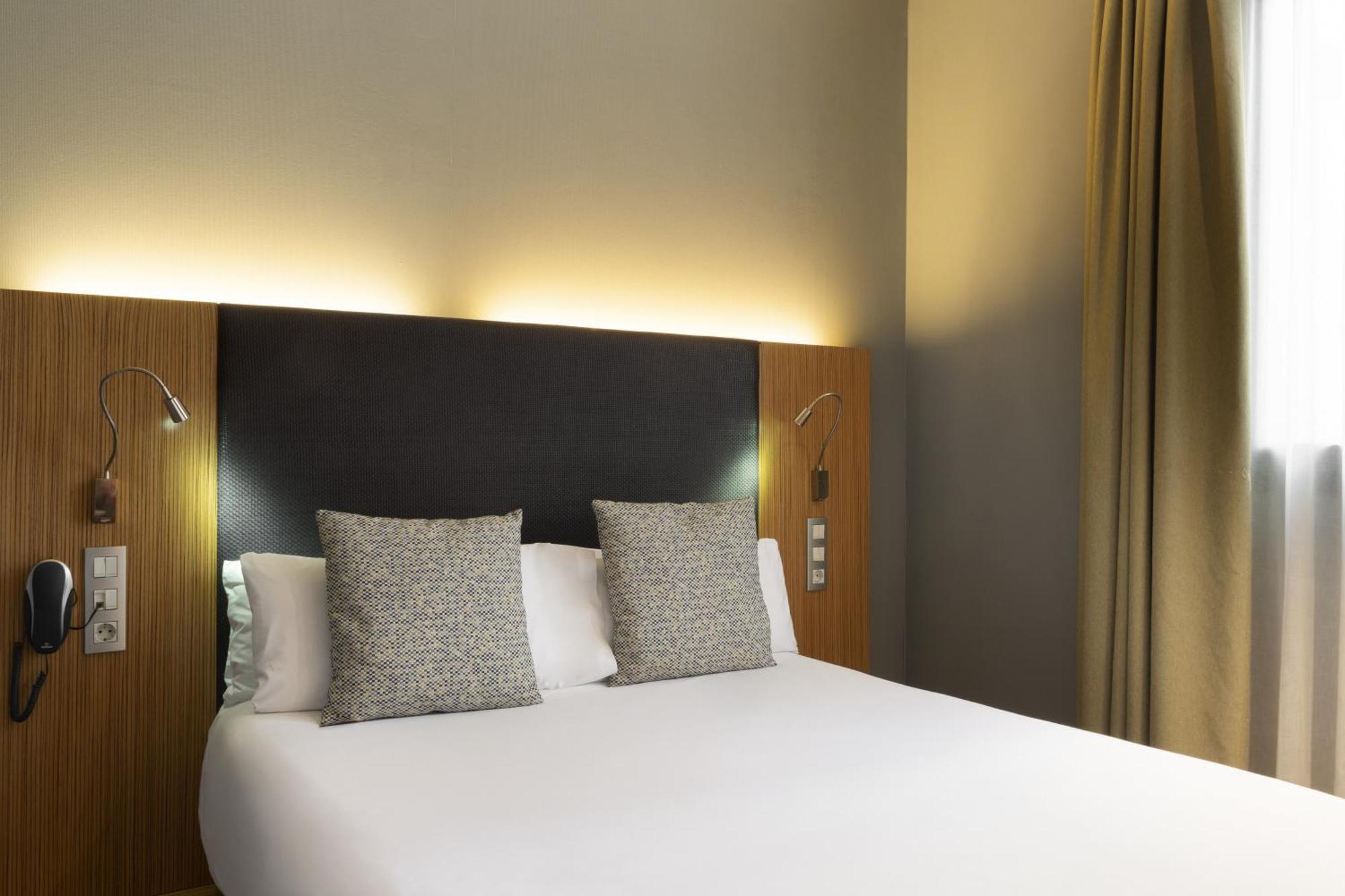 Small Double Room Interior View,1545025972:JPEG