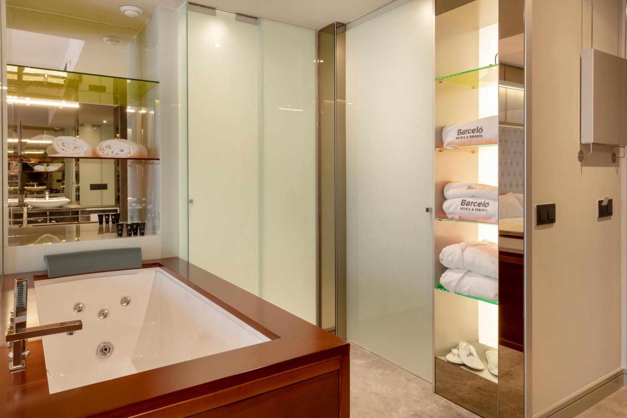King Room Spa Bath