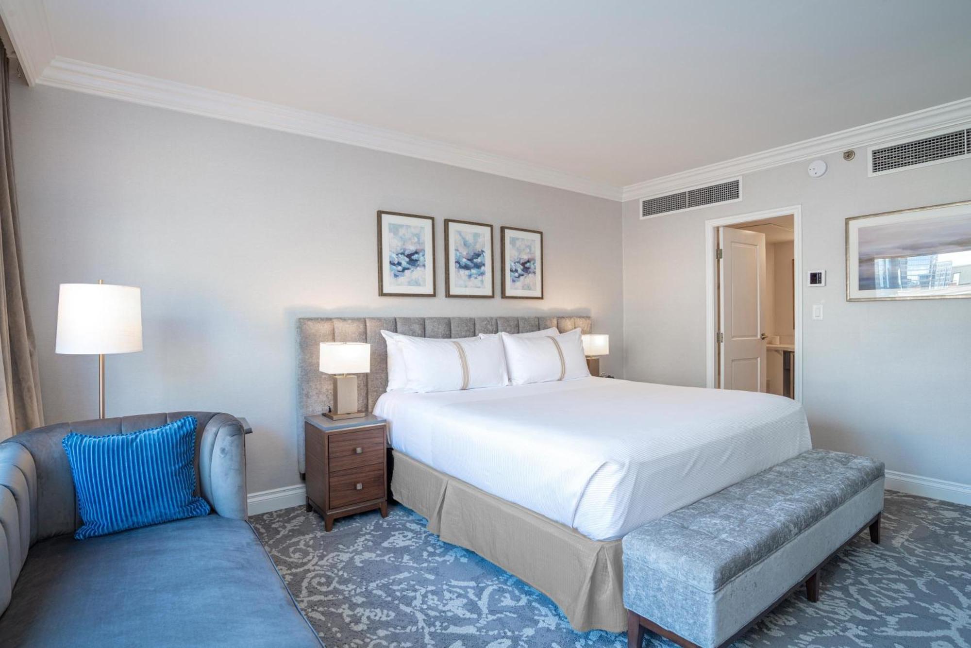 Grand Suite, 1 King Bed, Sofa Bed, Wet Bar,1212568906:JPEG