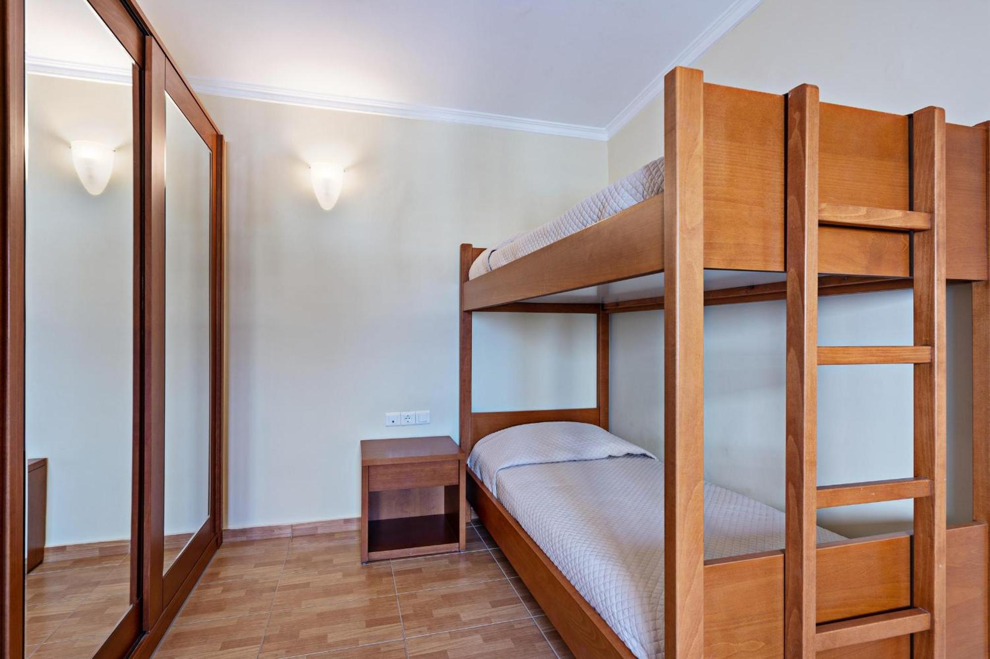 Family Room,1436614480:JPEG
