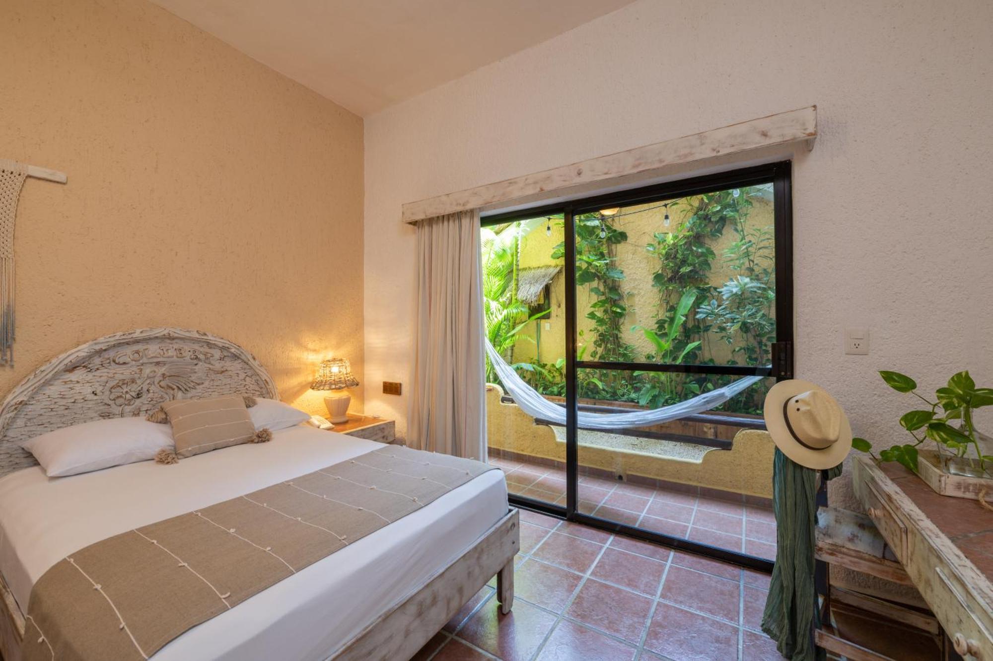 Standard Twin Room with City View