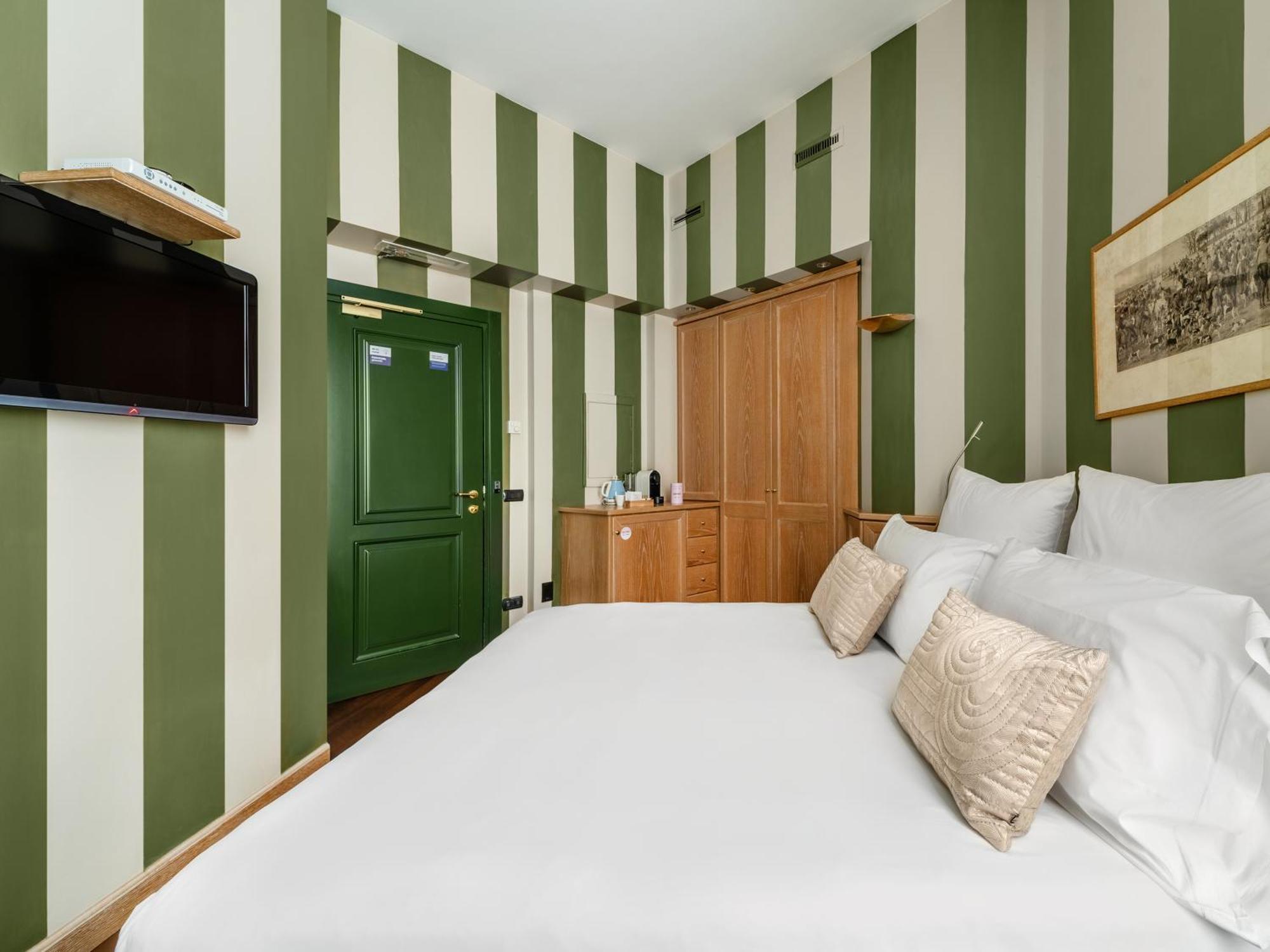 Medium Room