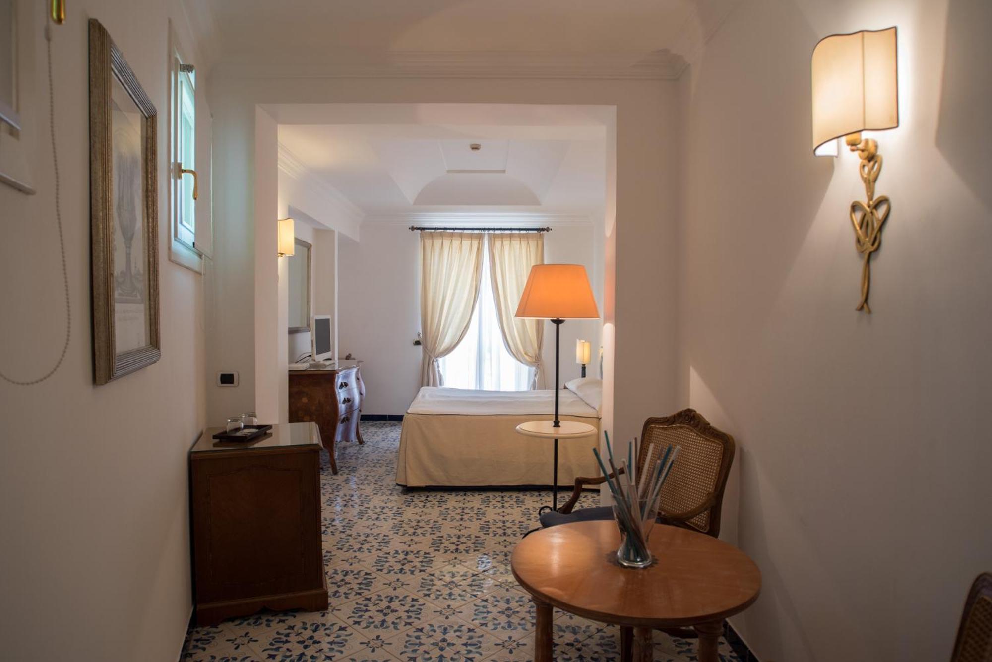 Deluxe Quadruple Room Partial Sea View