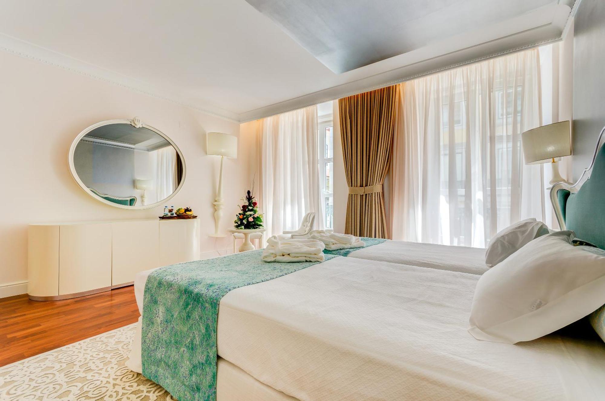 Superior Twin Room Chiado View