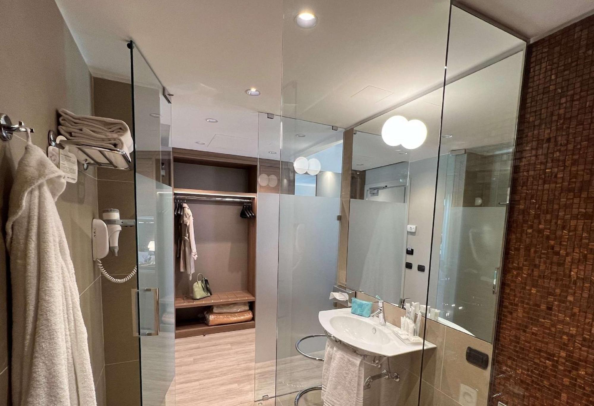 Comfort Queen Room