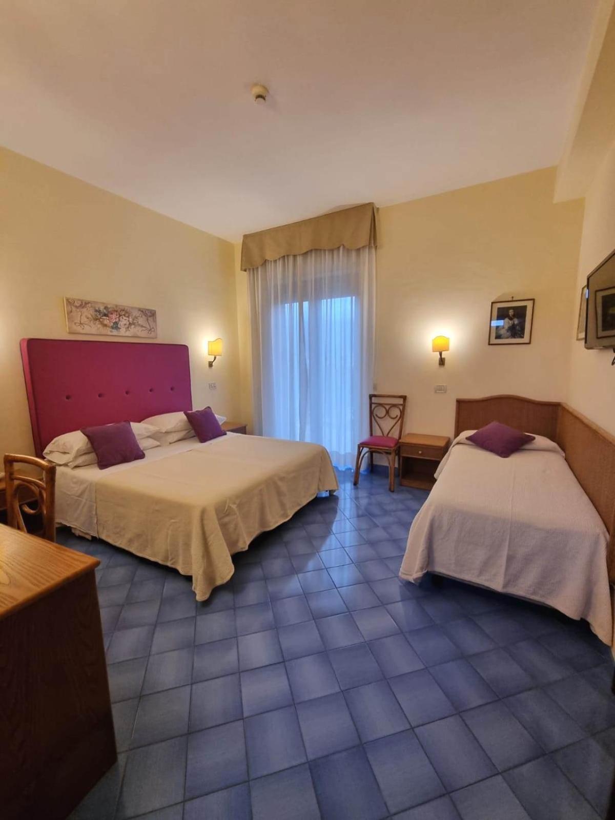 Triple Room,1438040323:JPEG